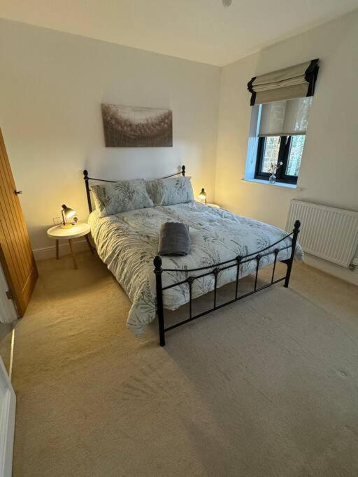 Church Court 2 Bed 55 Inch SKY TV Northampton Parking Contractor Accommodation