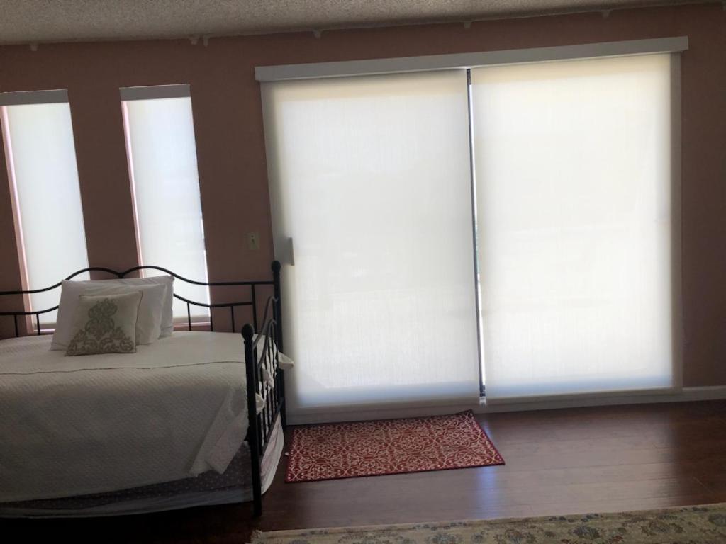 Hollywood Hills private room