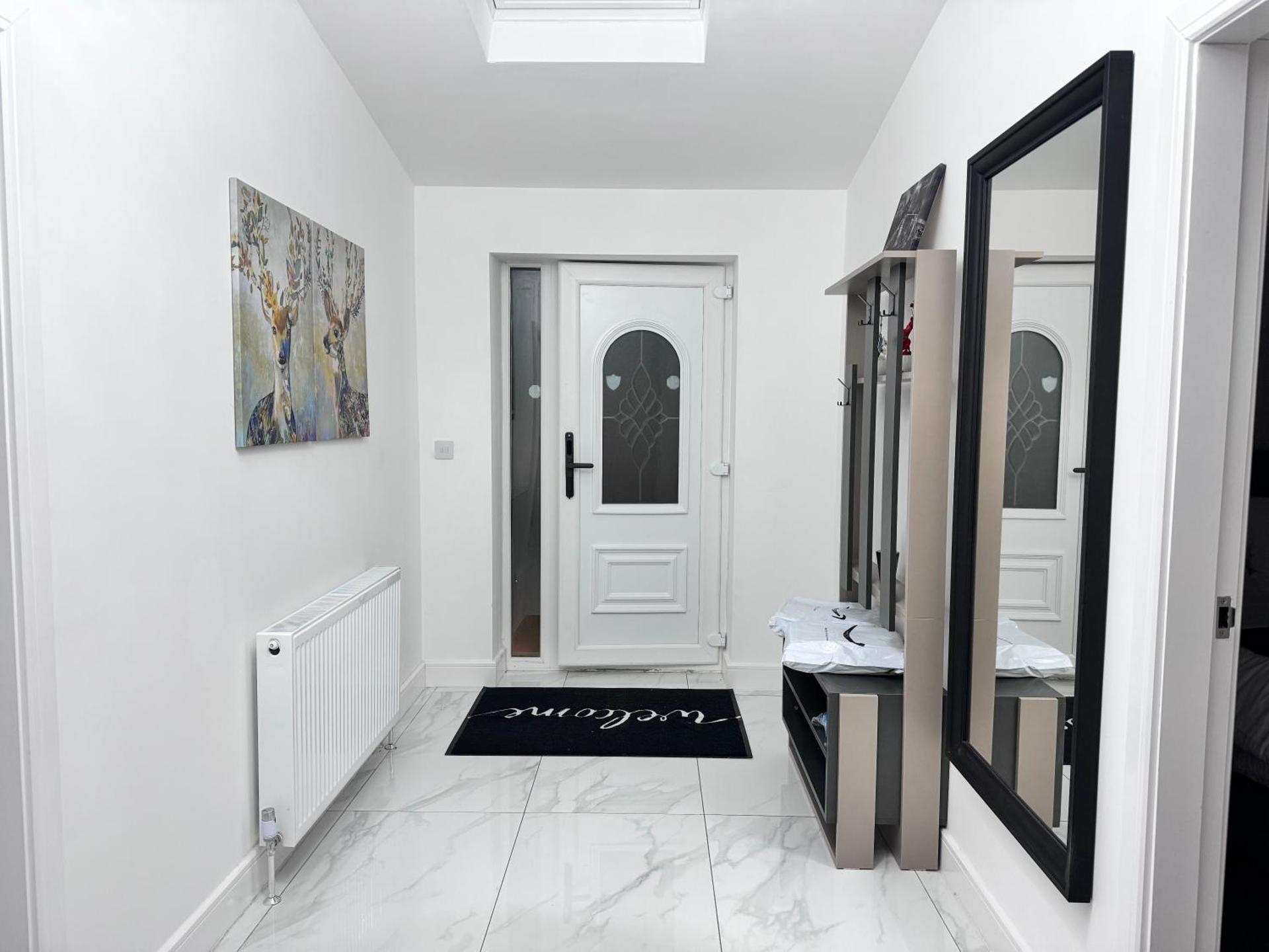 1 Orchard Farm Cottages Sleeps 10, Open plan Kitchen & Large Garden