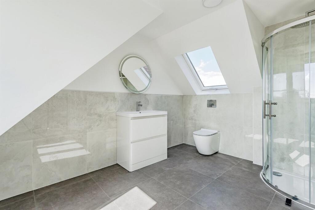 2 Orchard Farm Cottages, Sleeps 10, Large Garden