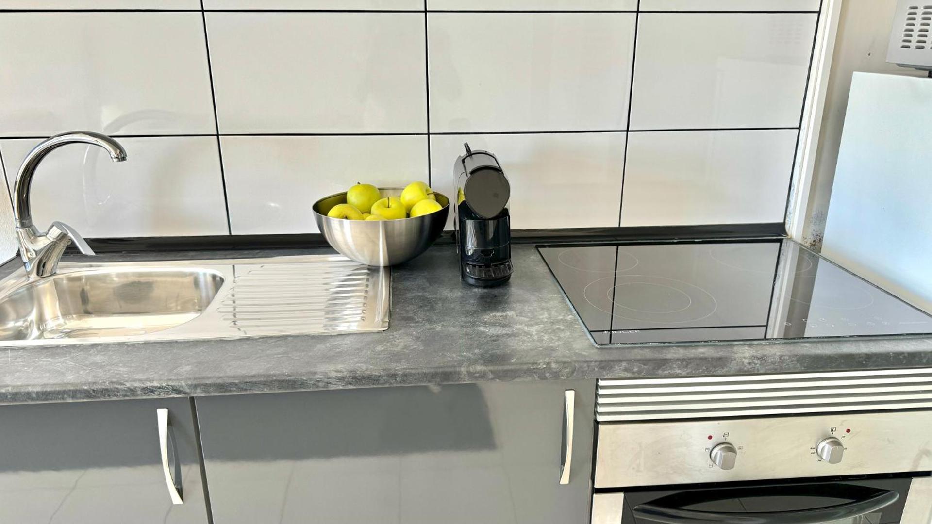 Praia da Rocha, 808 Tarik, Lovely Studio, Sea View, Air Conditioning, Free WI-FI, by IG