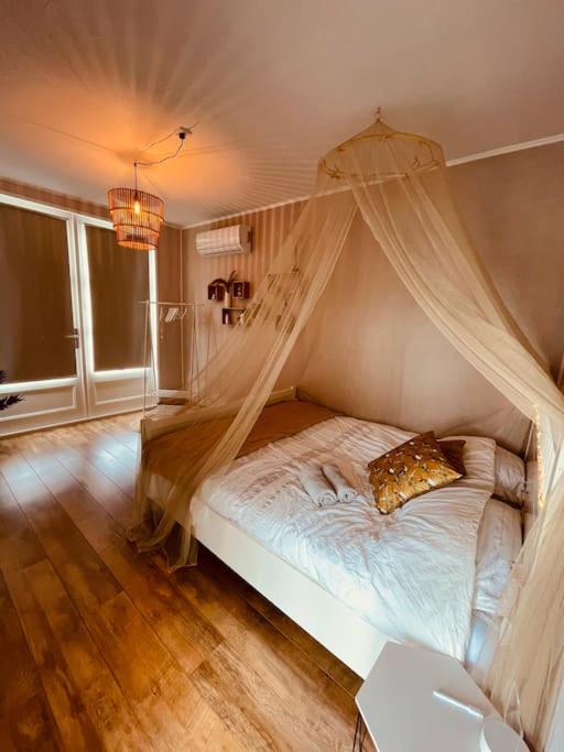 Guest house with private pool & jacuzzi