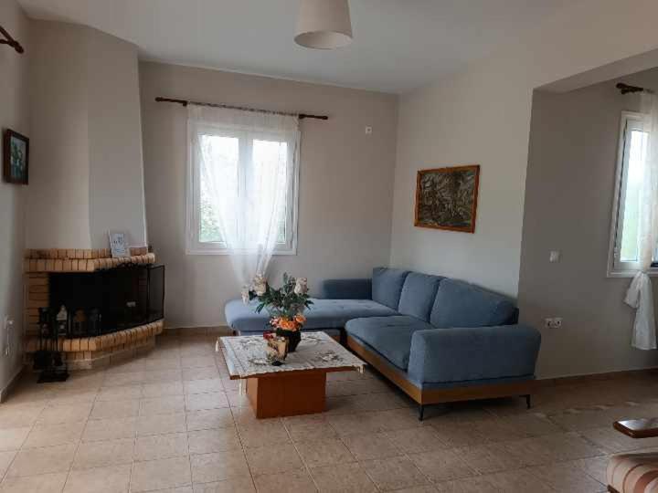 Villa Rania: Ευάερη βίλα με θέα τη θάλασσα