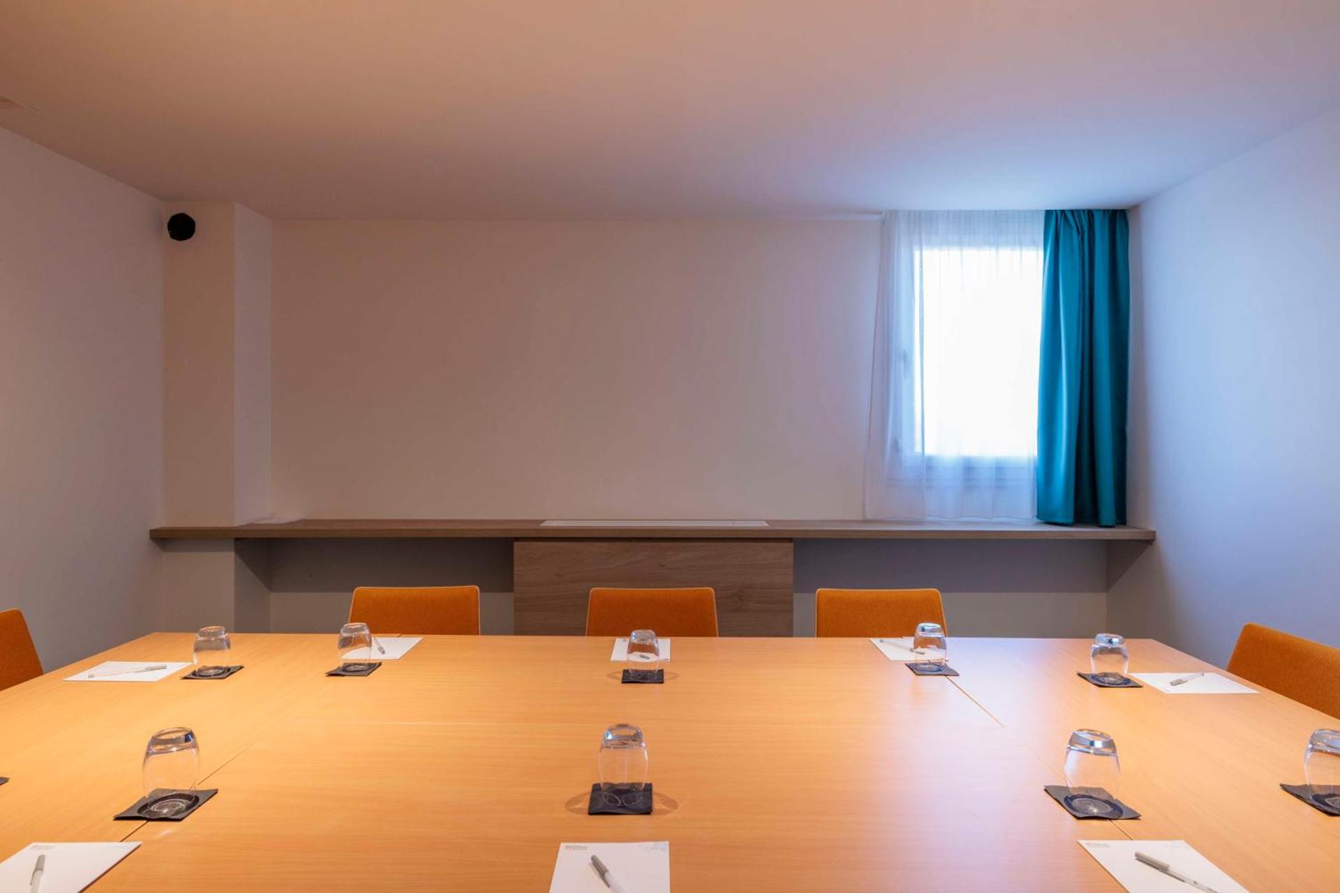 Meeting/conference room