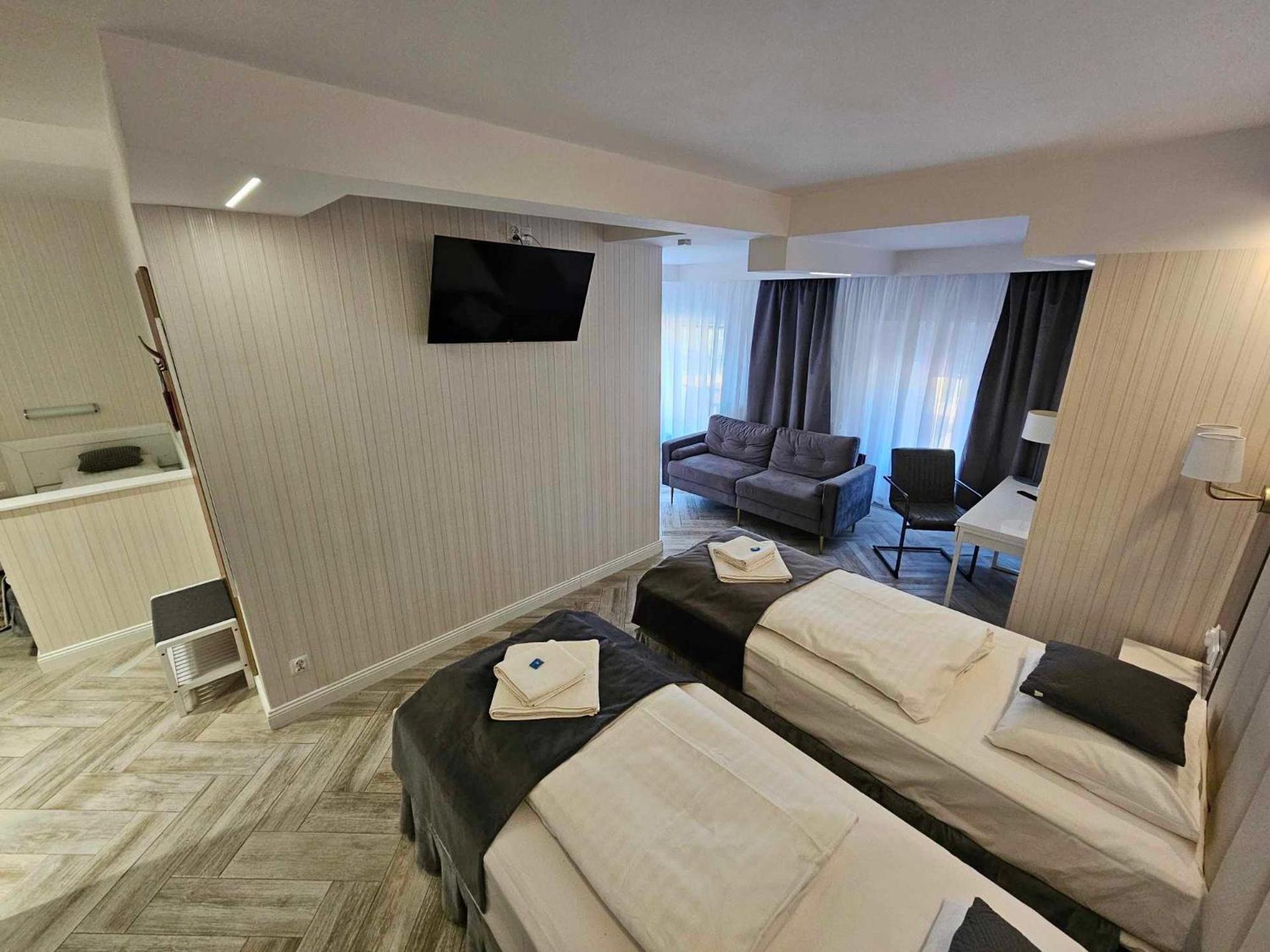 Communal lounge/ TV room