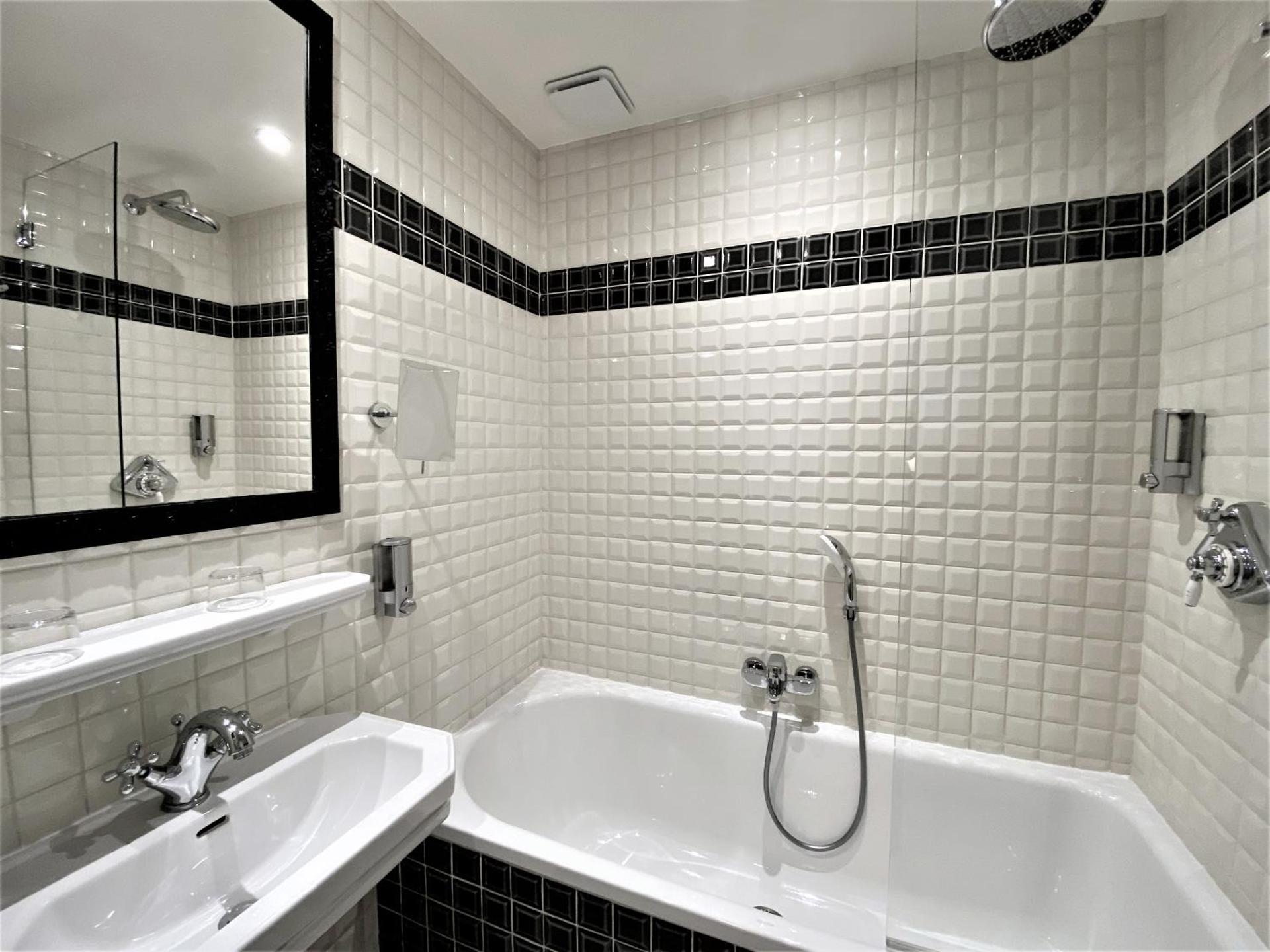 Superior Room with Eiffel Tower view