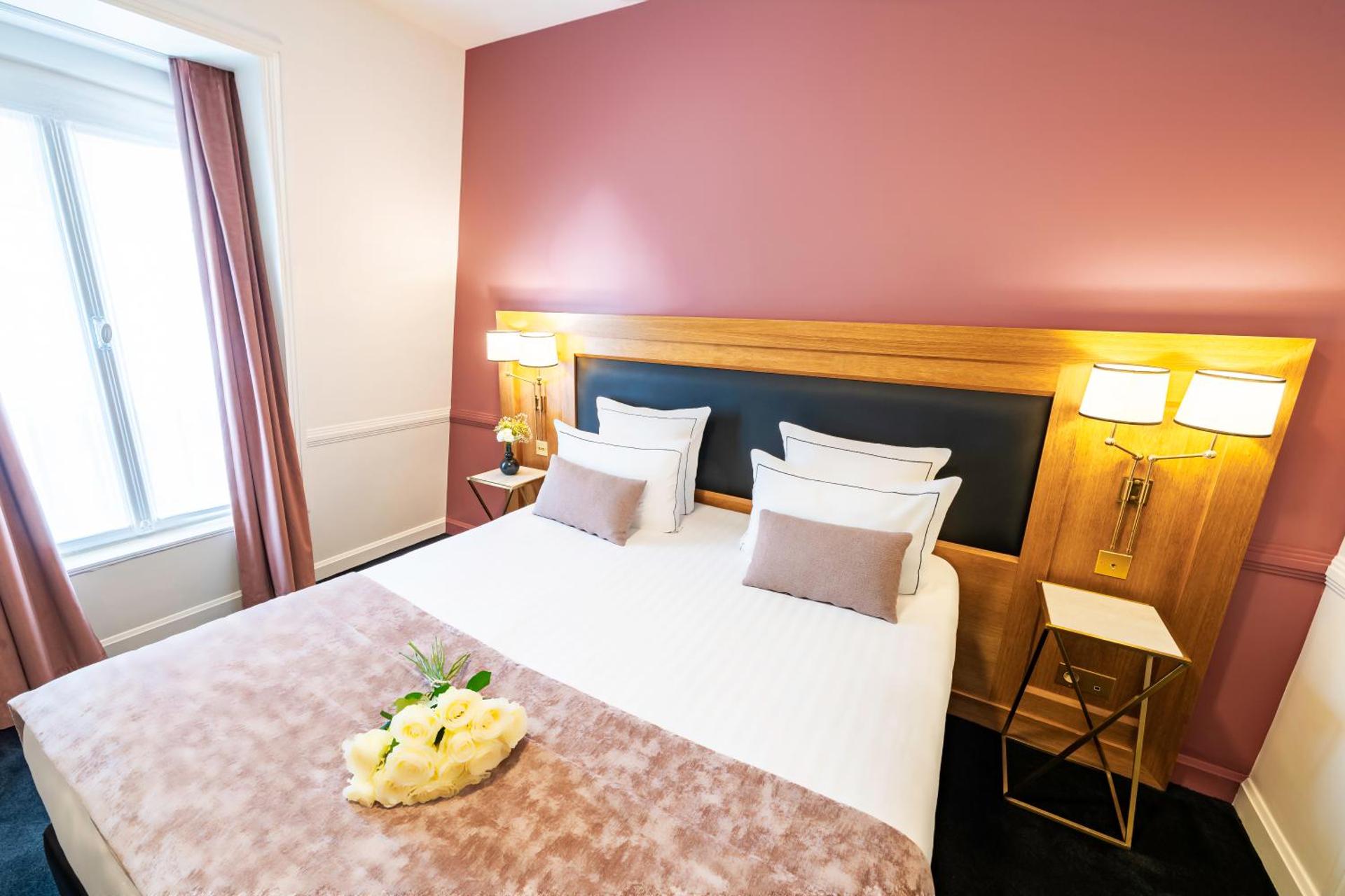 Superior Room with Eiffel Tower view