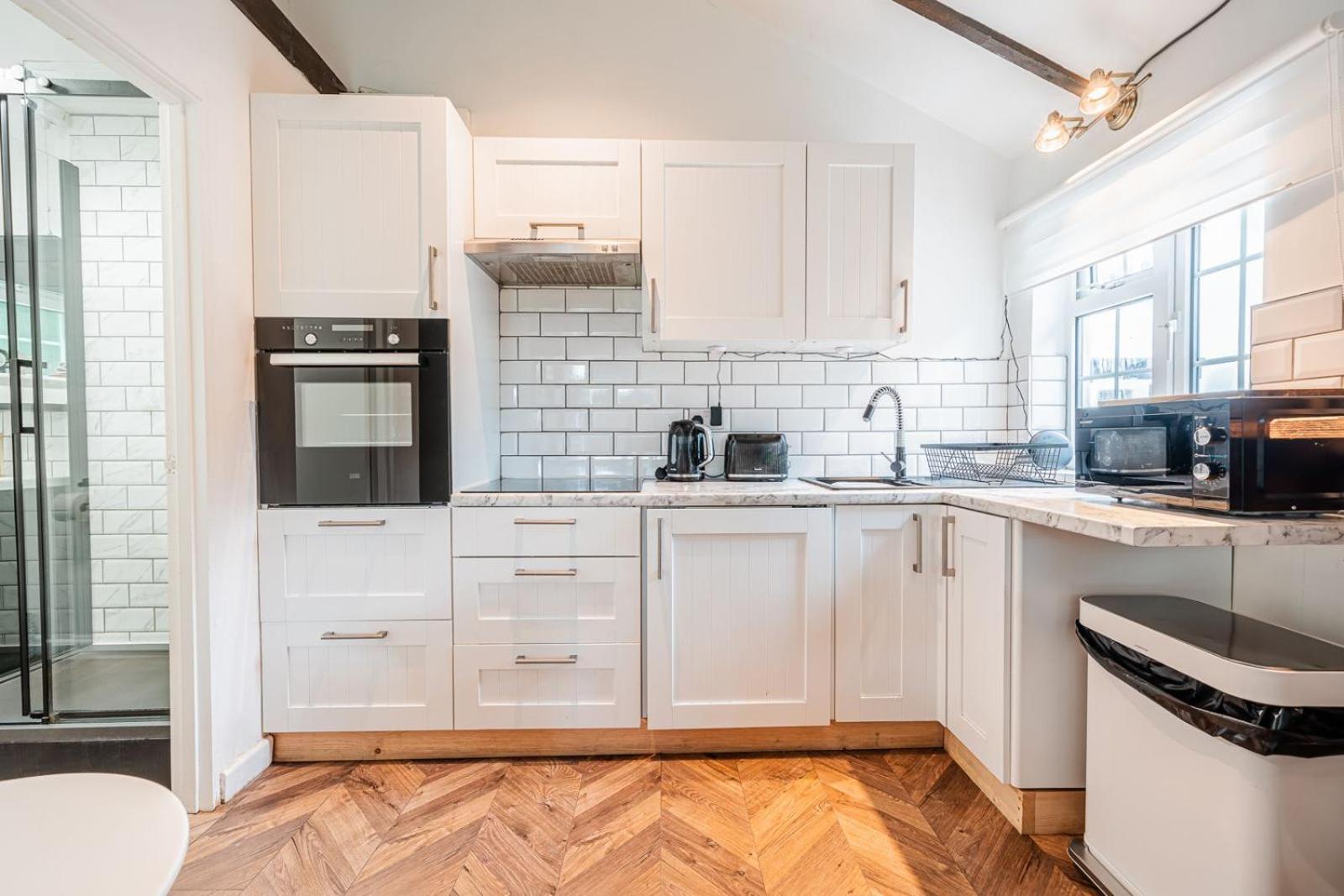 Hot Tub hideaway! New Forest