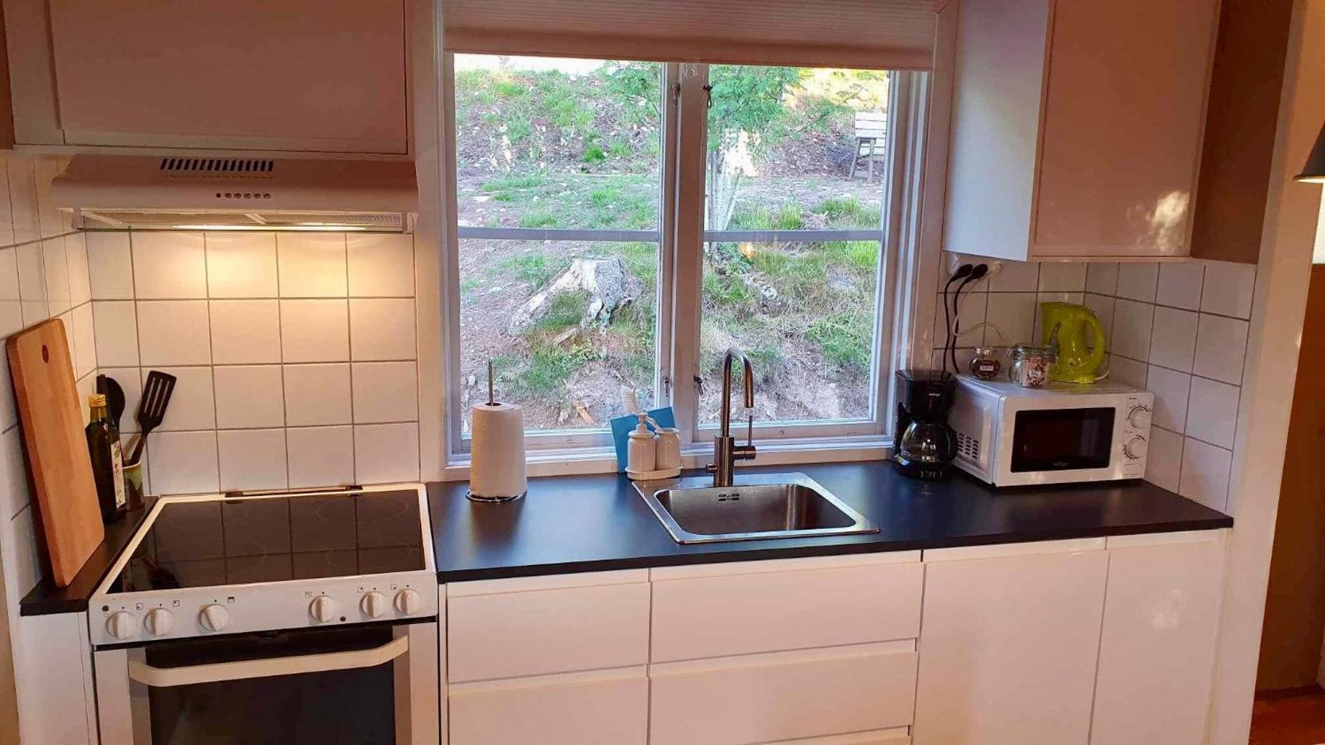 Fully renovated cottage with great hilltop views