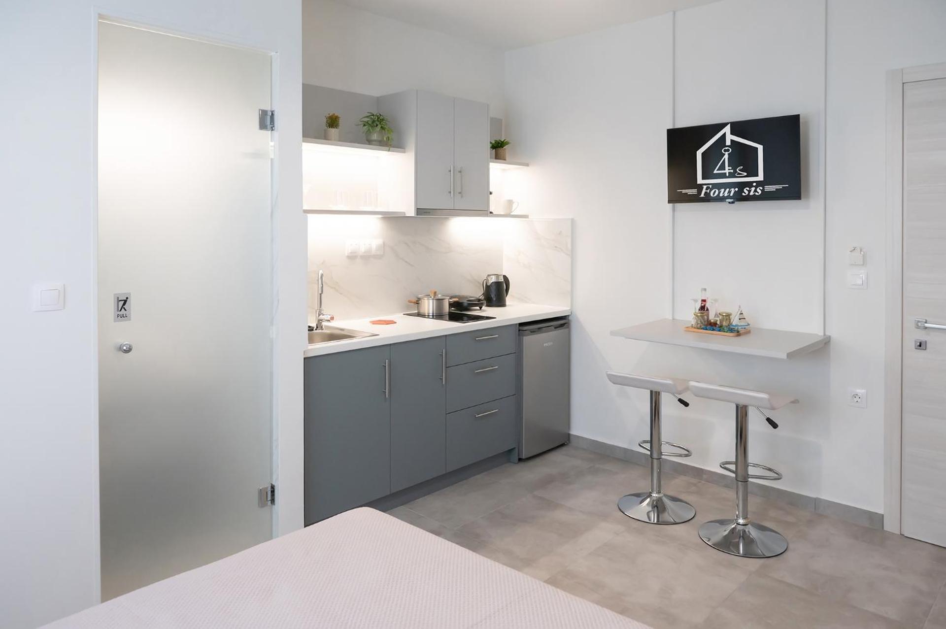 Kitchen or kitchenette