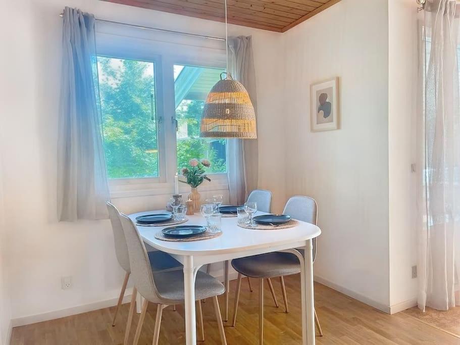 Idyllisk sommerhus kun 200m fra Klint strand