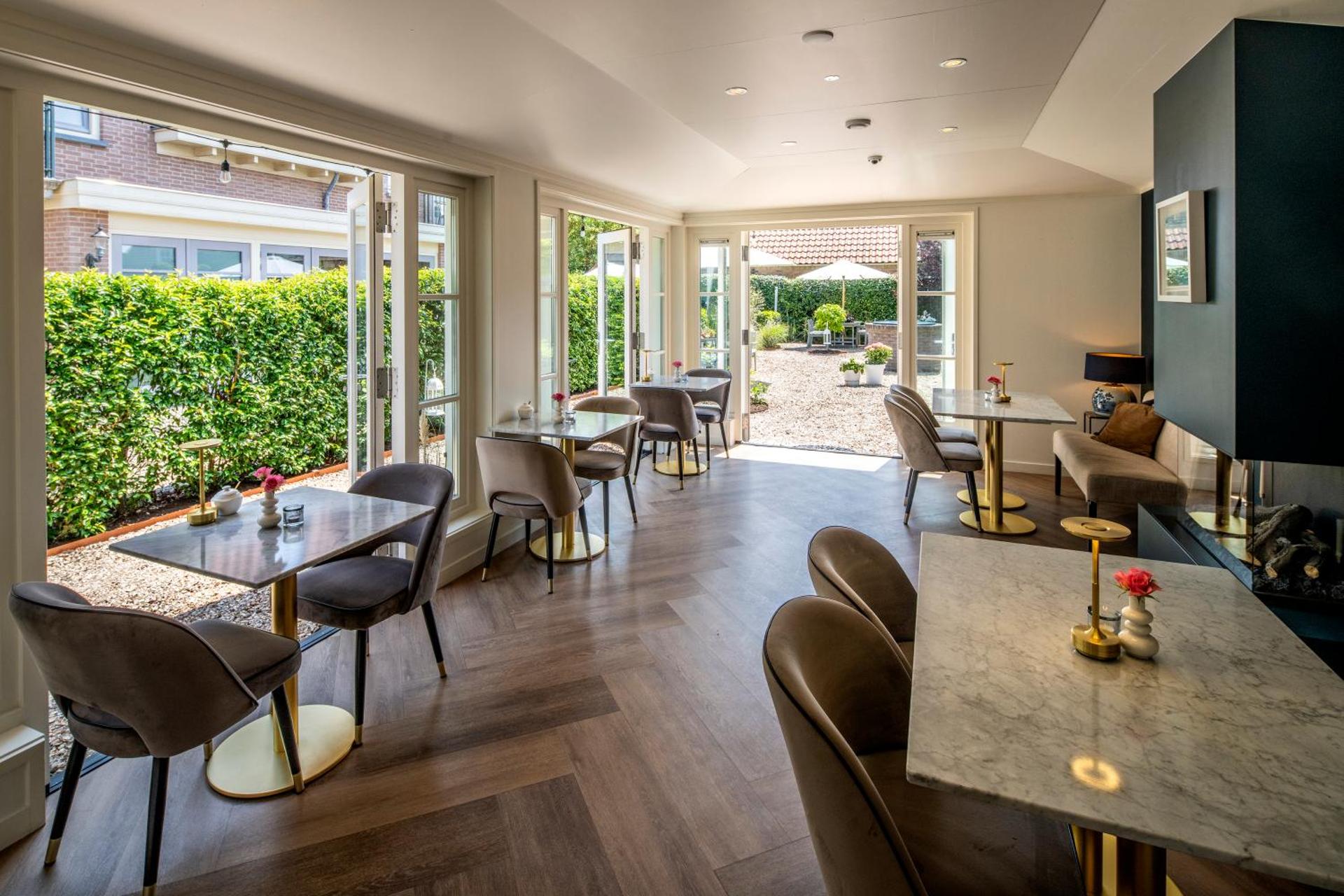 Communal lounge/ TV room