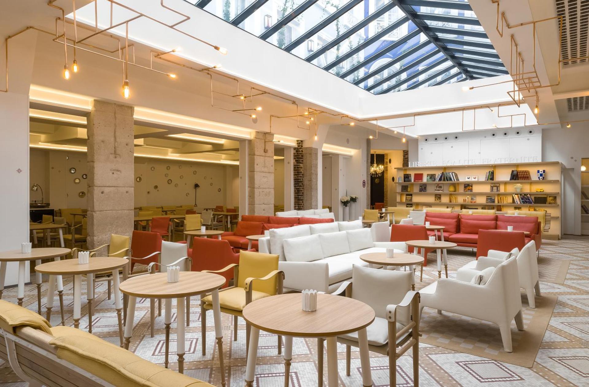 Communal lounge/ TV room