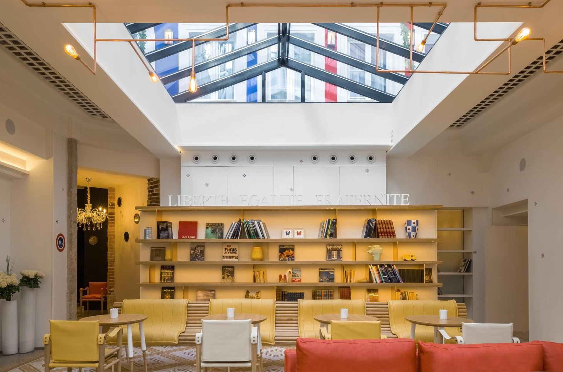 Communal lounge/ TV room