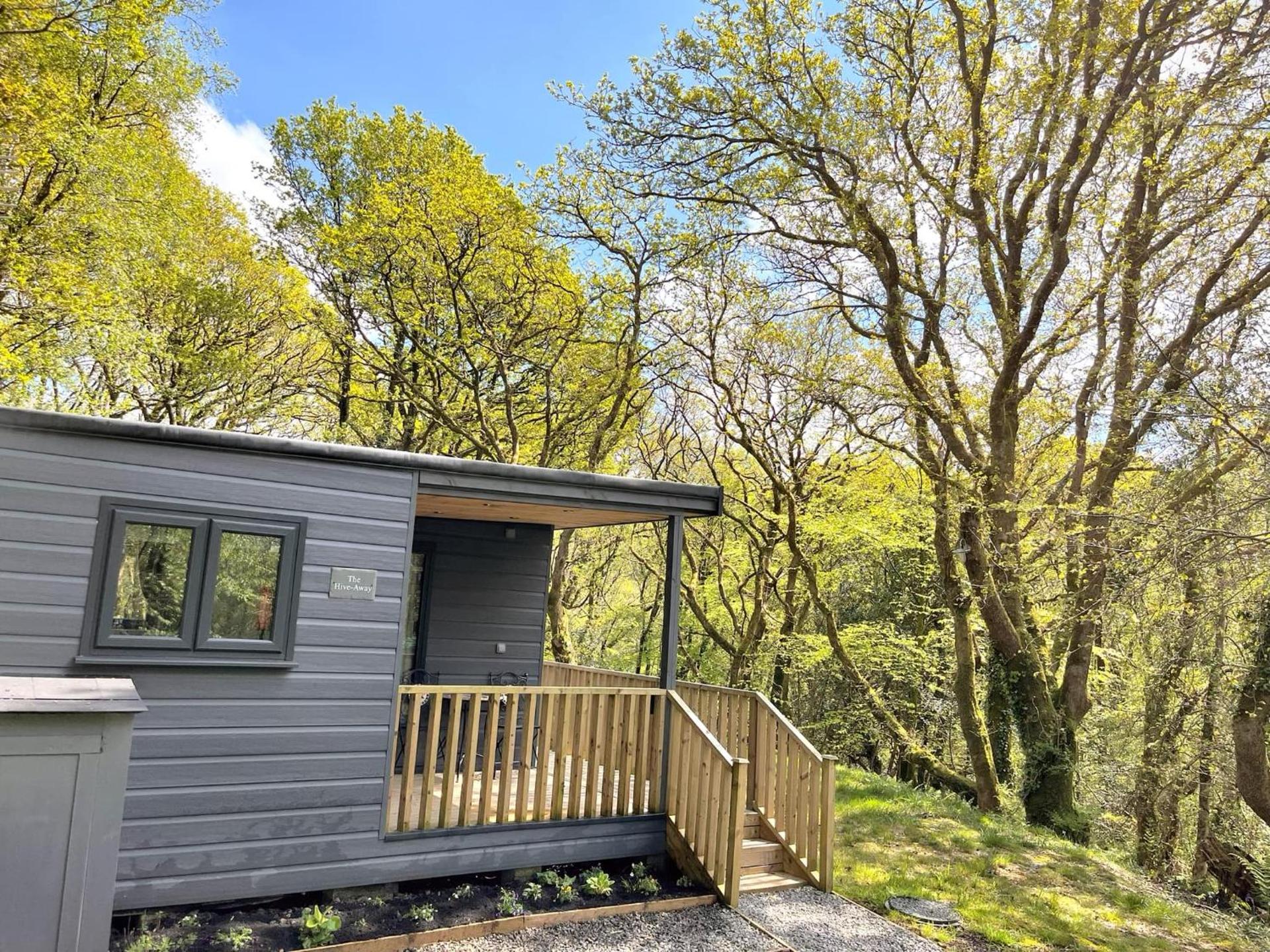 HiveAway - Hot Tub - Carmarthenshire - Pembrokeshire