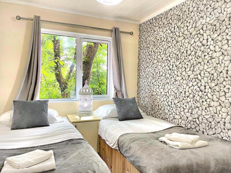 Woodland View -Hot Tub-Tenby-Carmarthen-St Clears