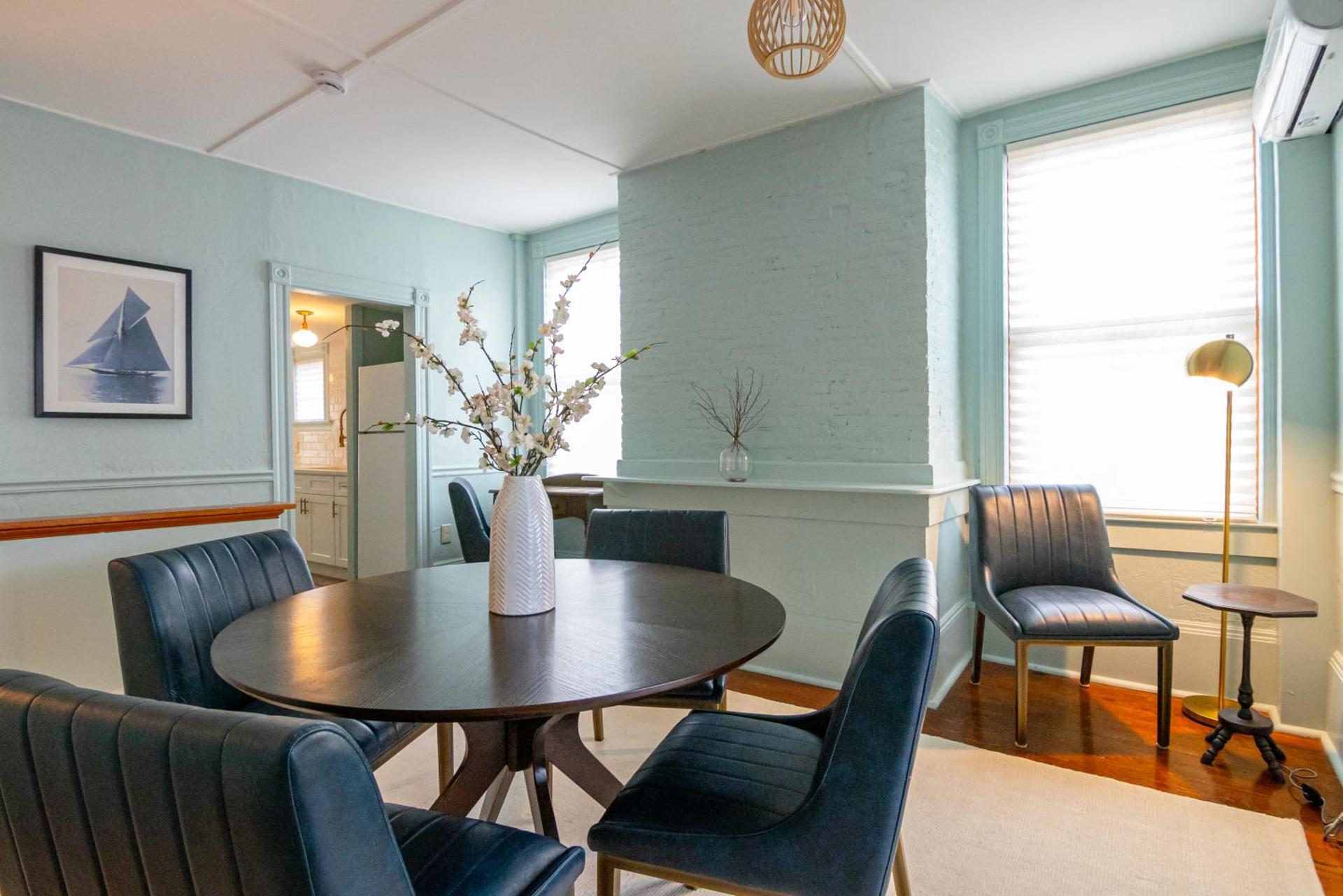 The Burbank Rose Inn