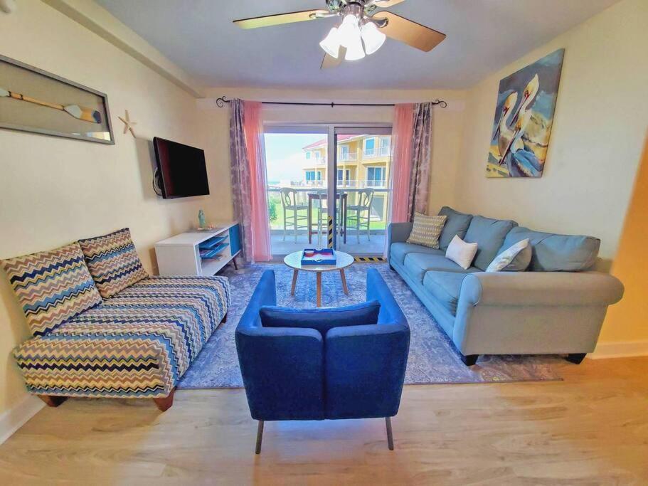 Enjoy Sunsets at Fully Equipped 2BR Condo on Beach
