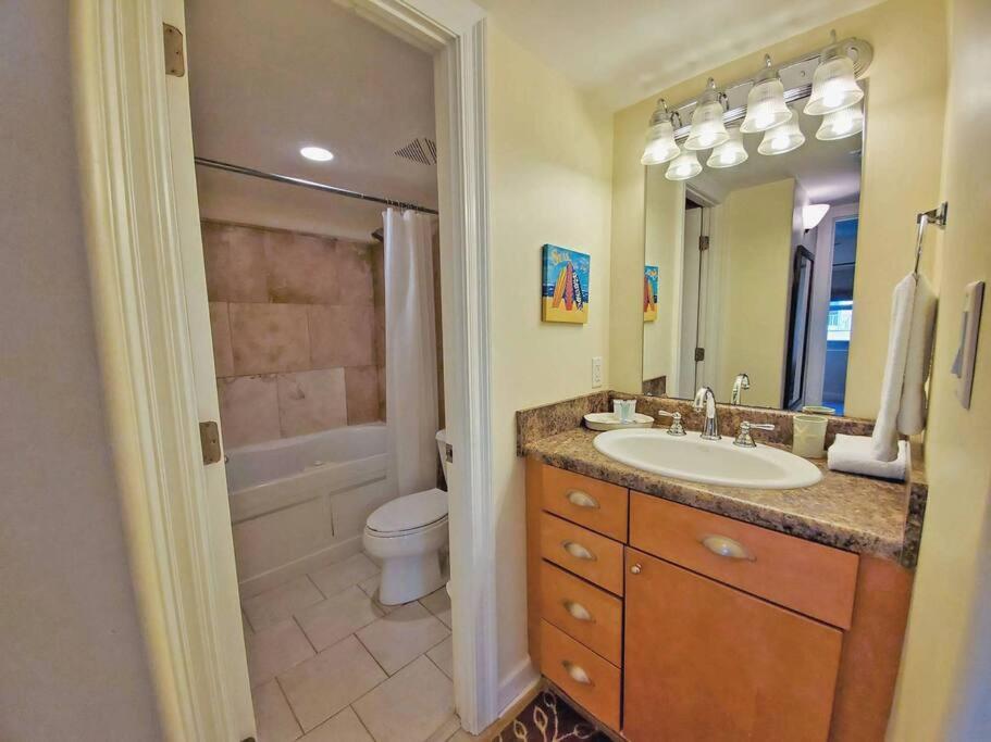 Enjoy Sunsets at Fully Equipped 2BR Condo on Beach