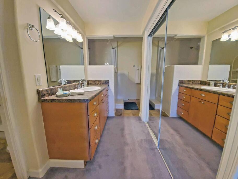 Enjoy Sunsets at Fully Equipped 2BR Condo on Beach