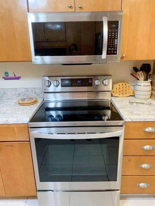 Enjoy Sunsets at Fully Equipped 2BR Condo on Beach