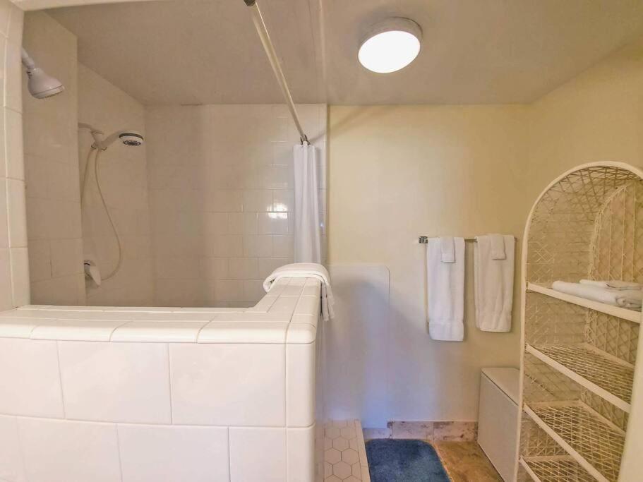 Enjoy Sunsets at Fully Equipped 2BR Condo on Beach