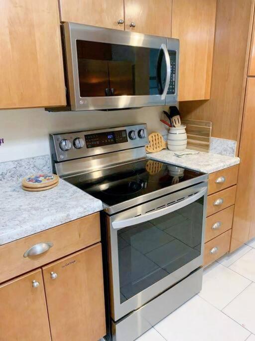 Enjoy Sunsets at Fully Equipped 2BR Condo on Beach