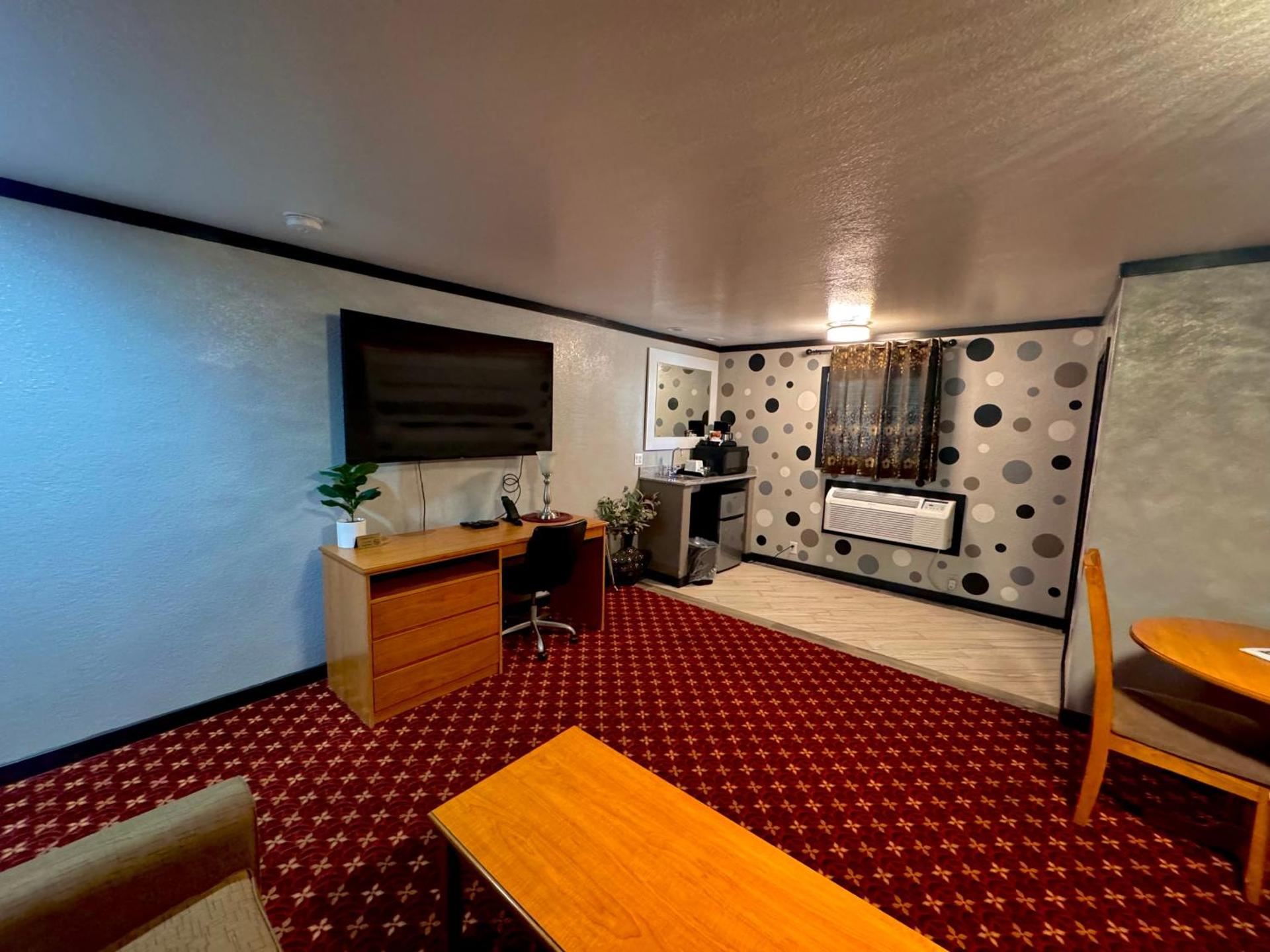 Communal lounge/ TV room