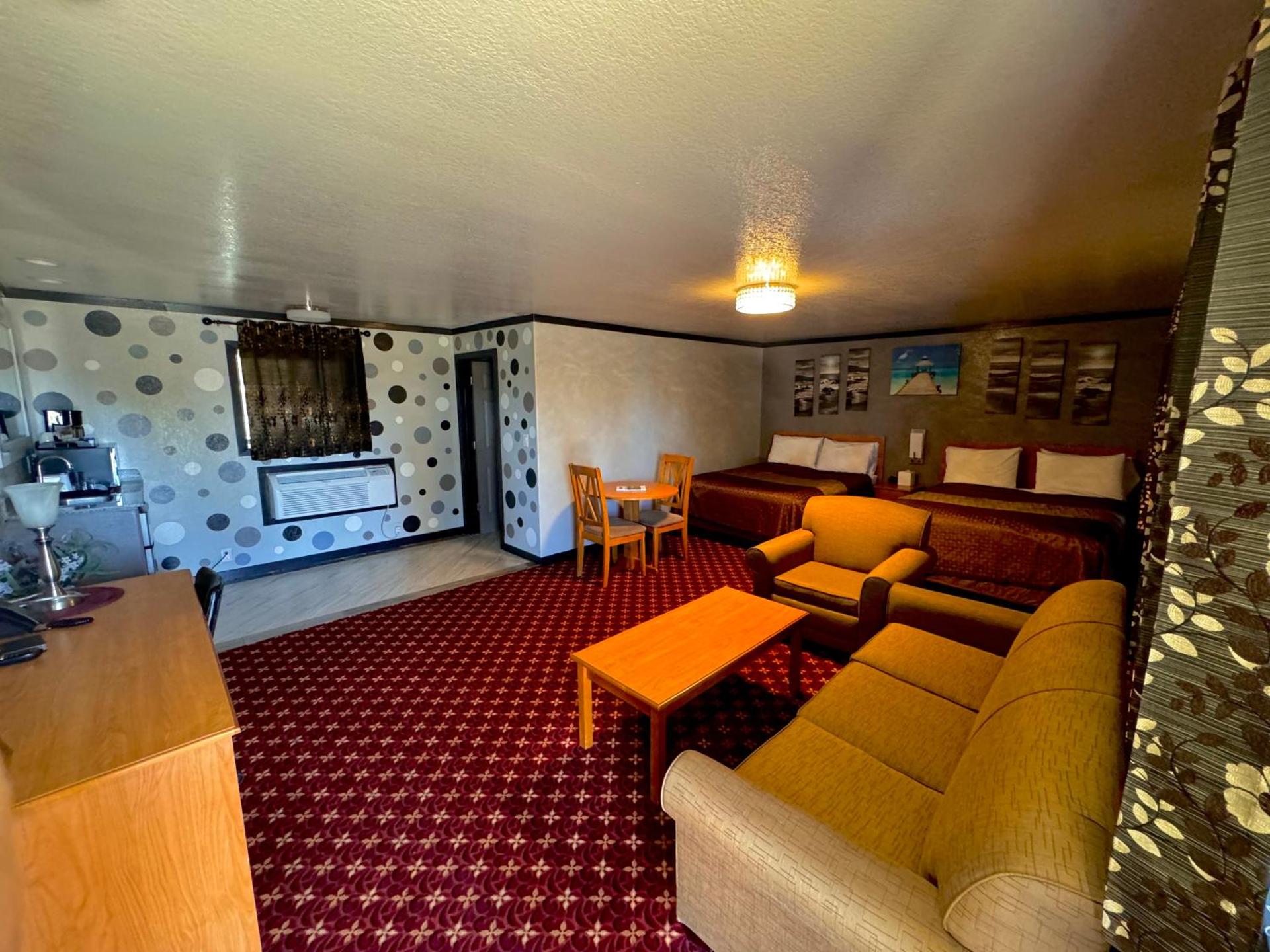 Communal lounge/ TV room