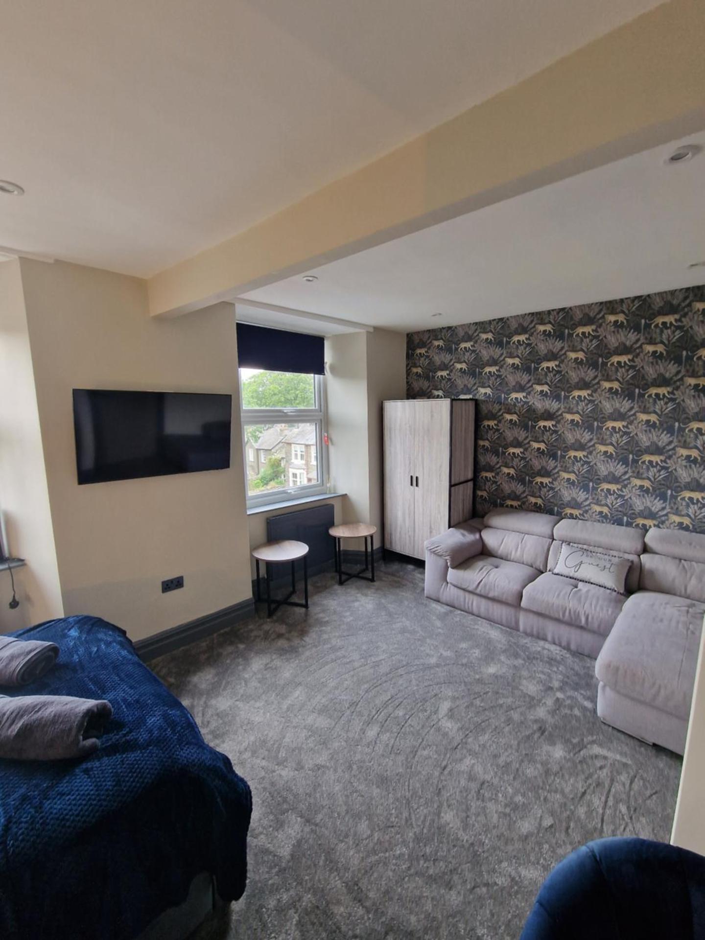 Townhouse - 6 Bed Hot Tub House