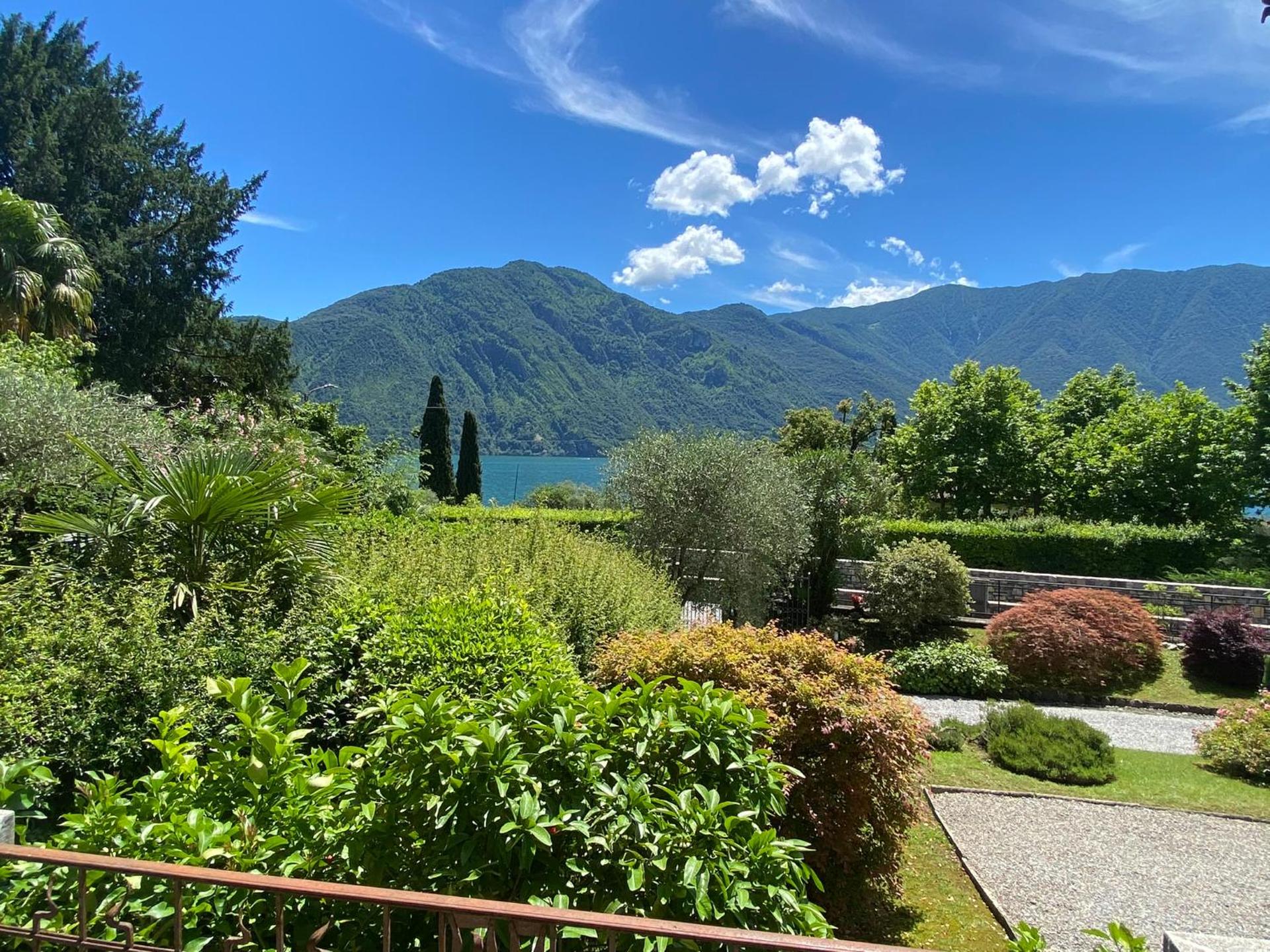 Life is Good - Front Lake Apartment in Villa