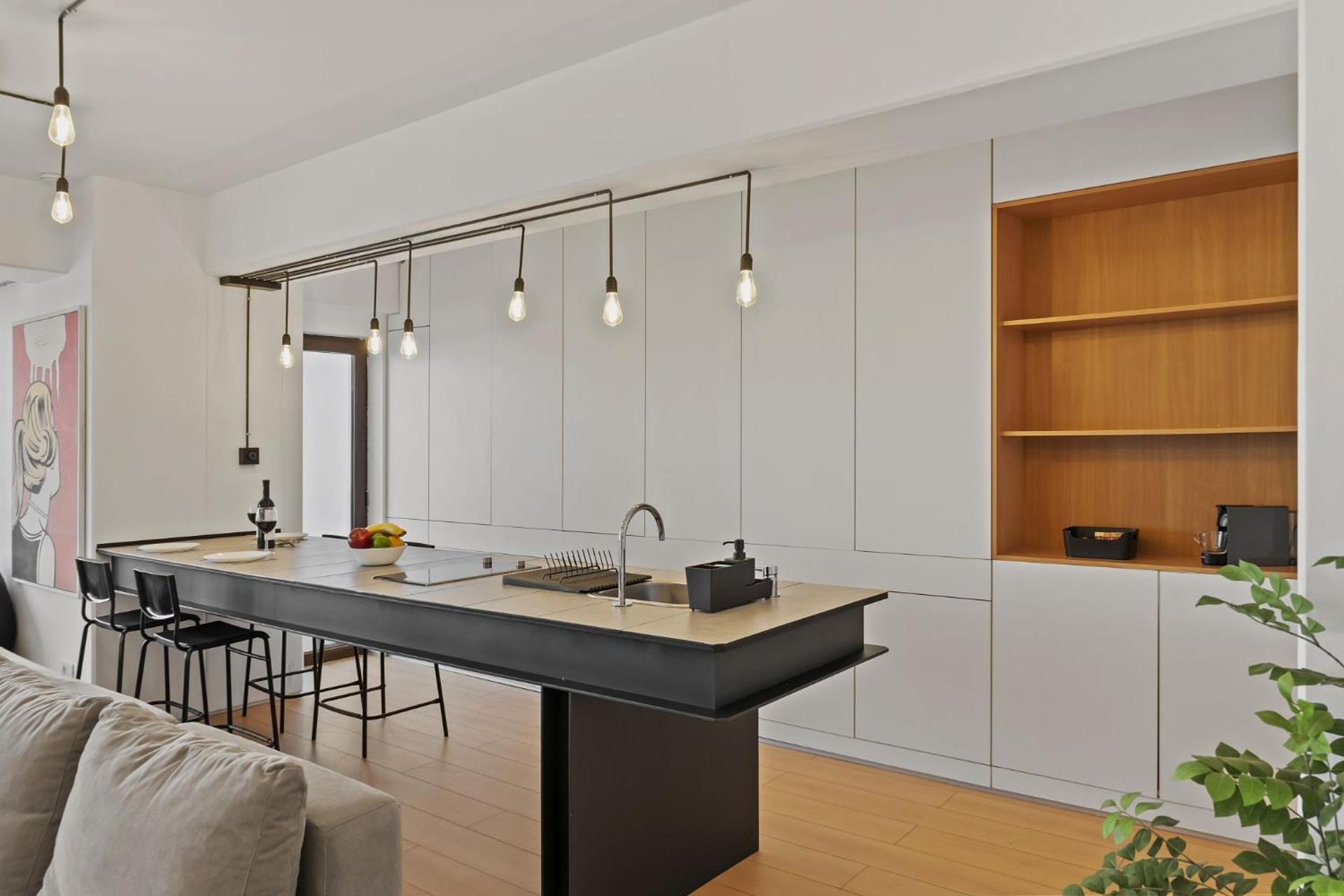 RH Apartment - Opposite Bucharest Mall, Metro, Balcony - RH Living