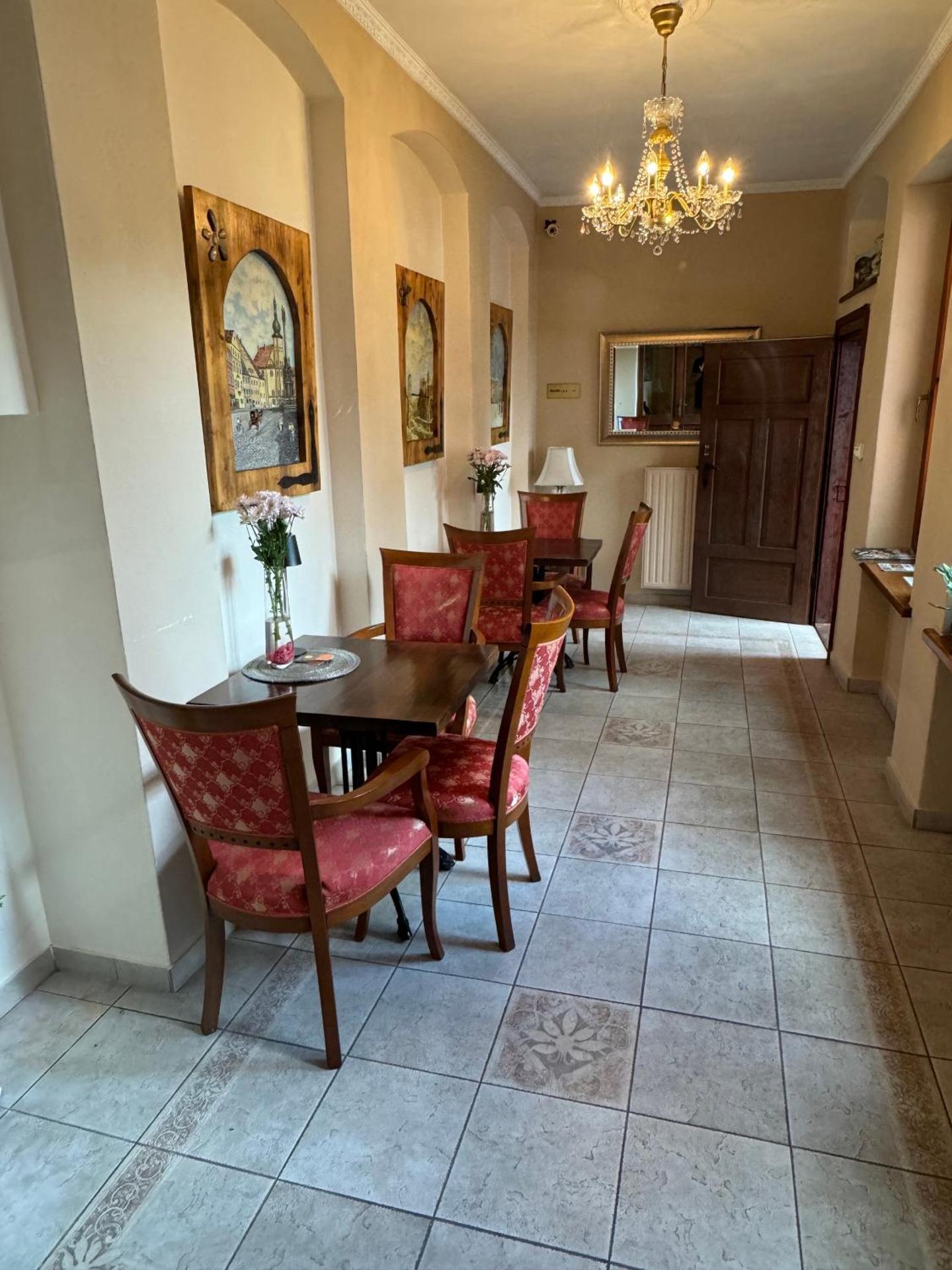 Communal lounge/ TV room