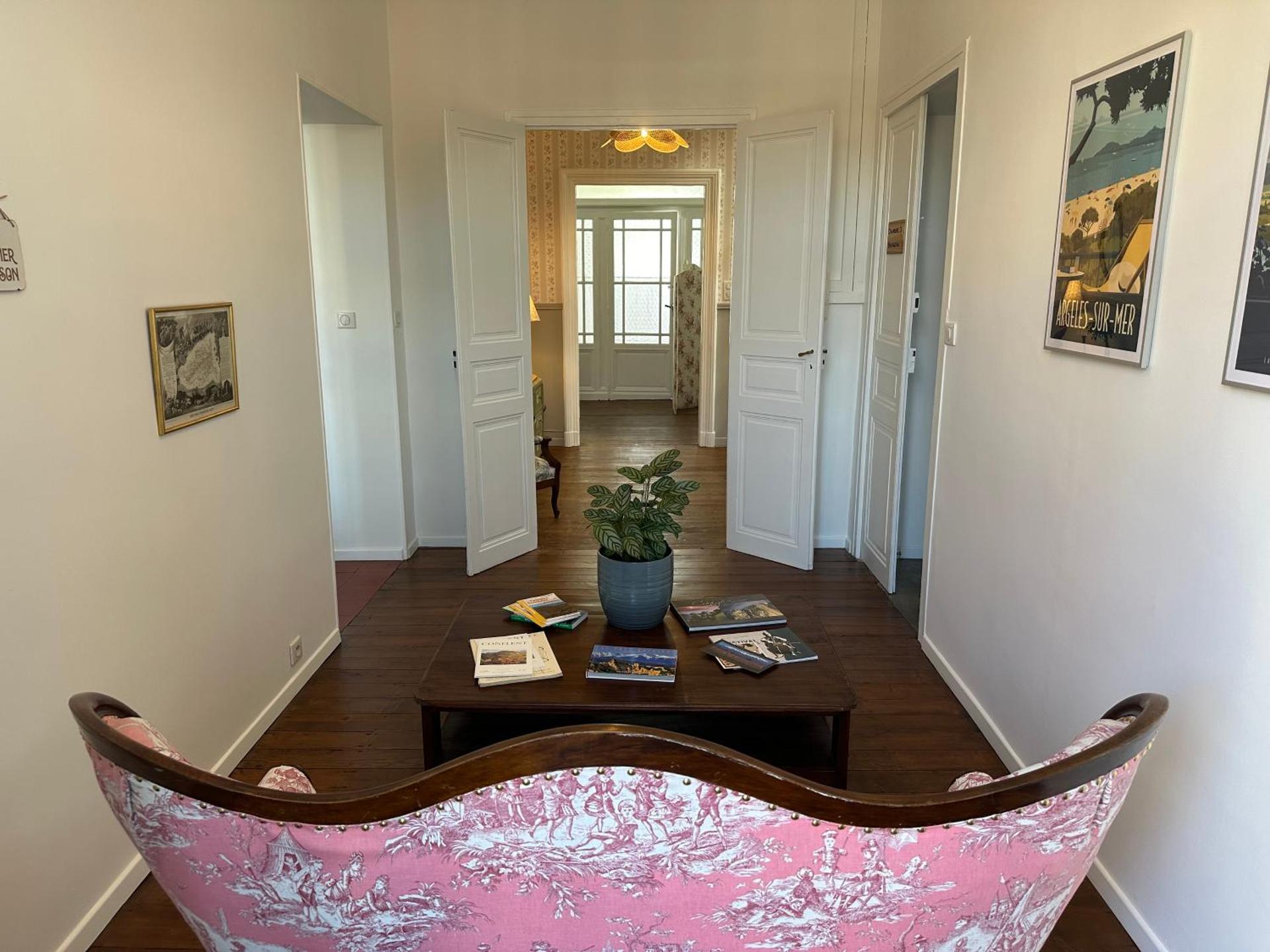 Communal lounge/ TV room