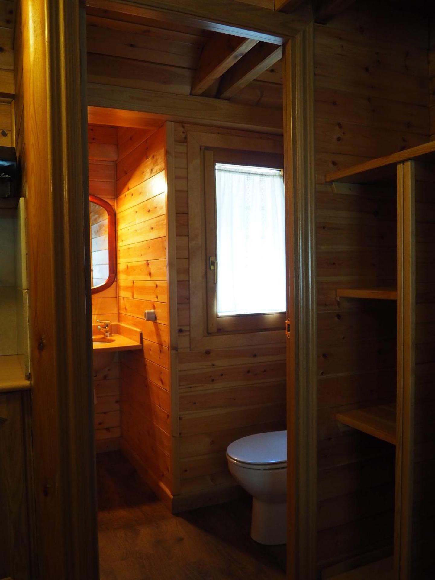 Three-Bedroom Bungalow (7 Adults)