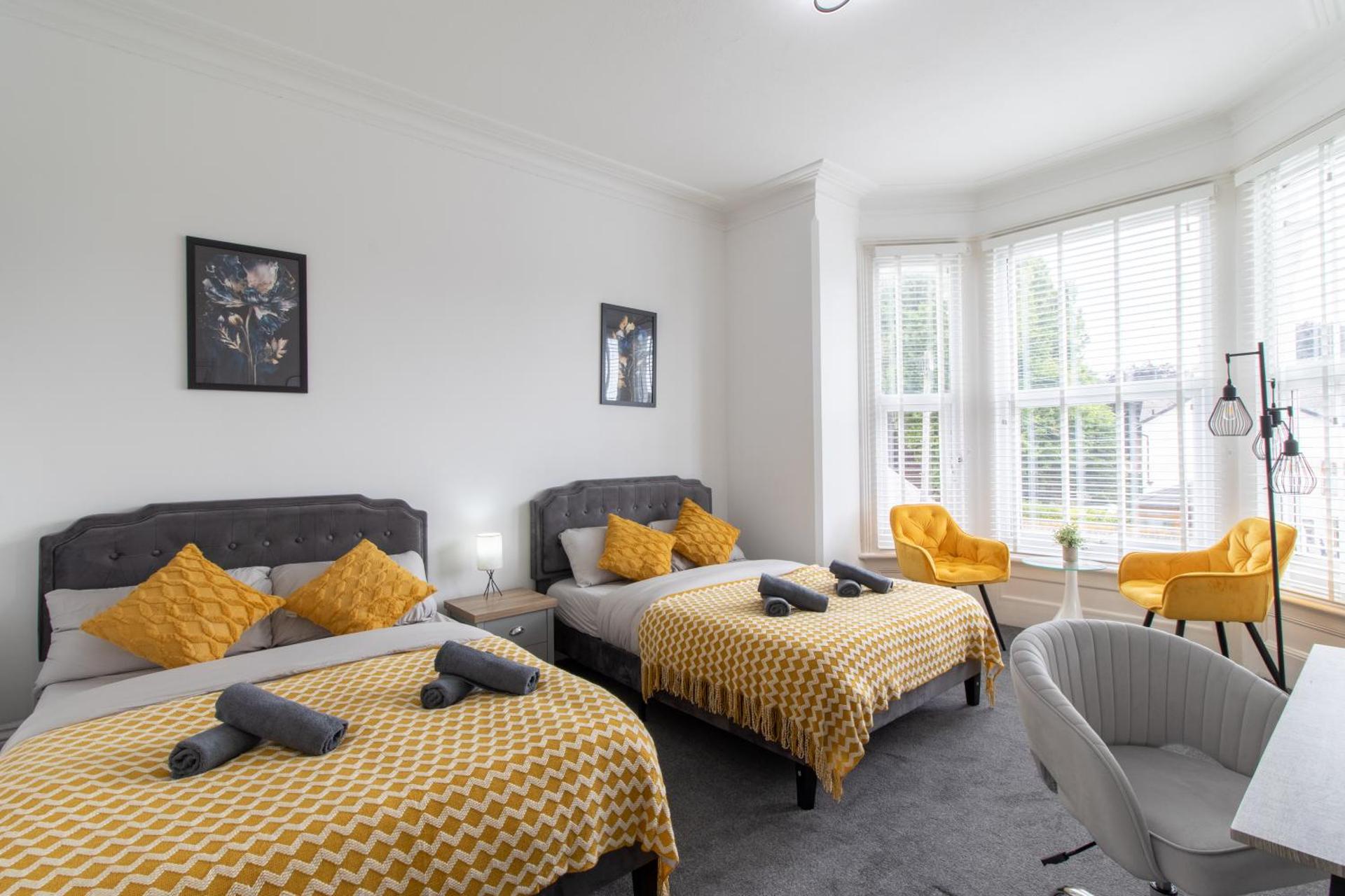 Open Mind Property - HotTub, 8 Beds & 2 Car Spaces