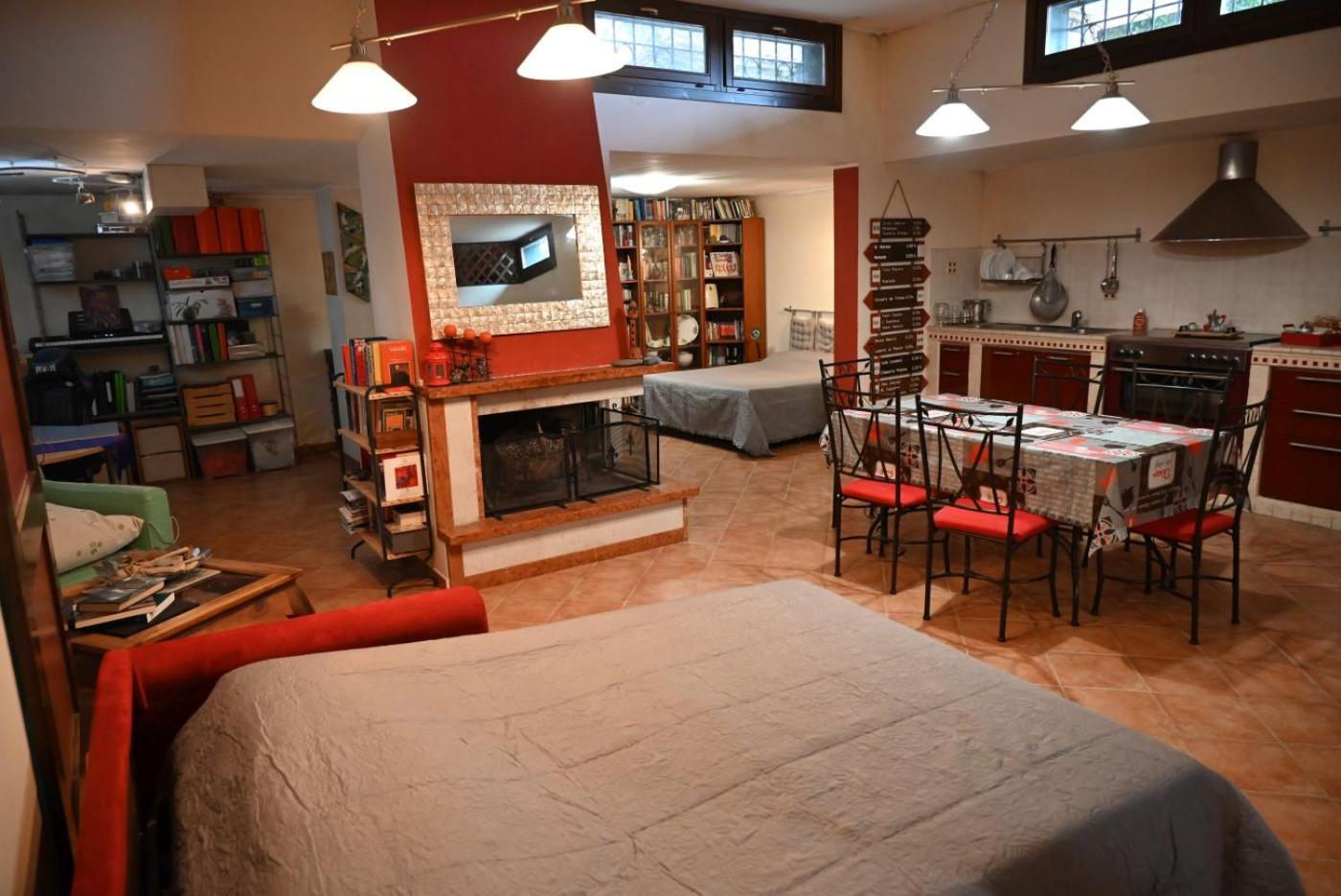 Communal lounge/ TV room