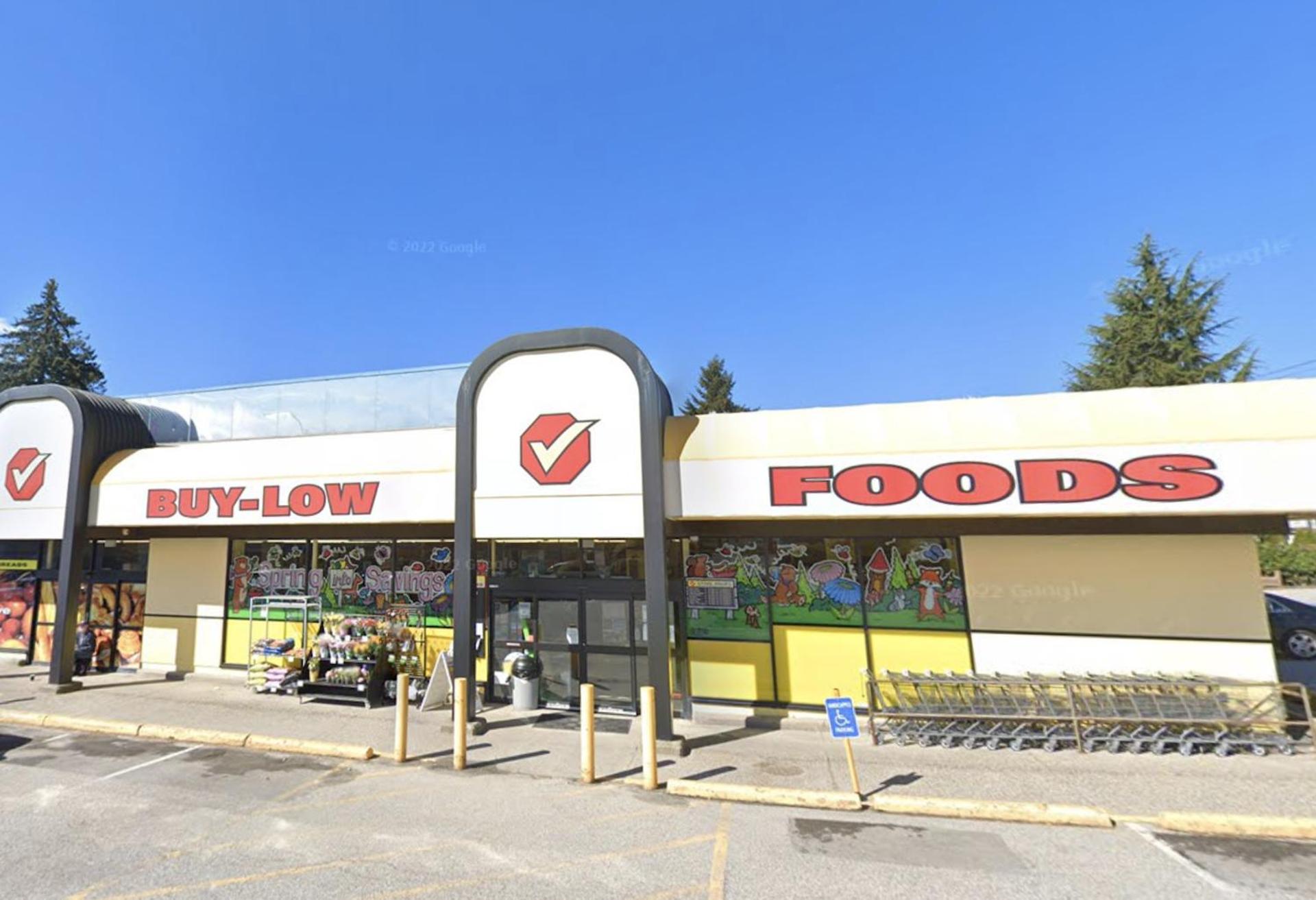 Near Skytrain and QUIET Private Bedroom Ensuite BathRM, Free Wifi & Coffee, Cozy