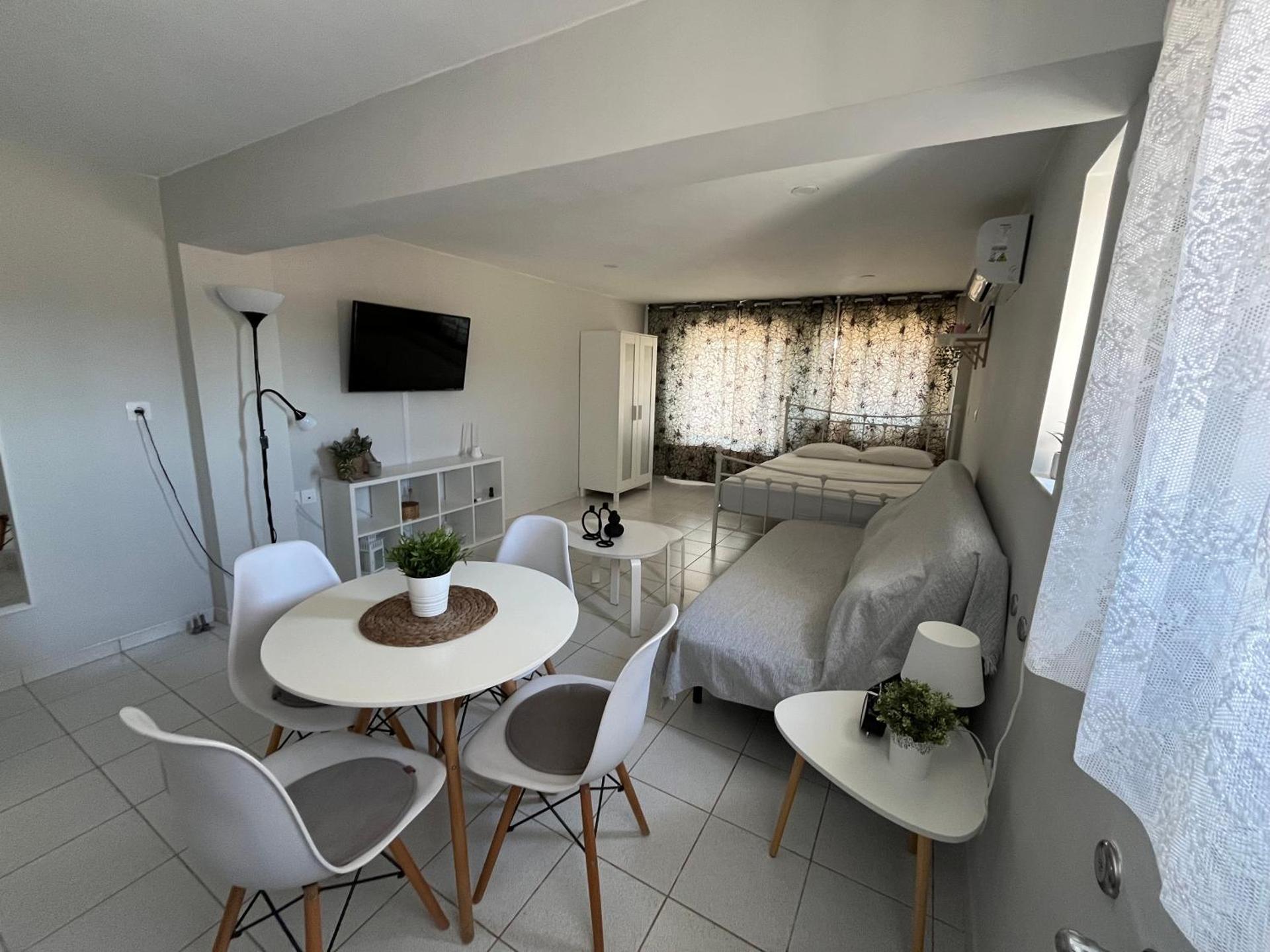 Cozy Mycenae Escape Near Ruins