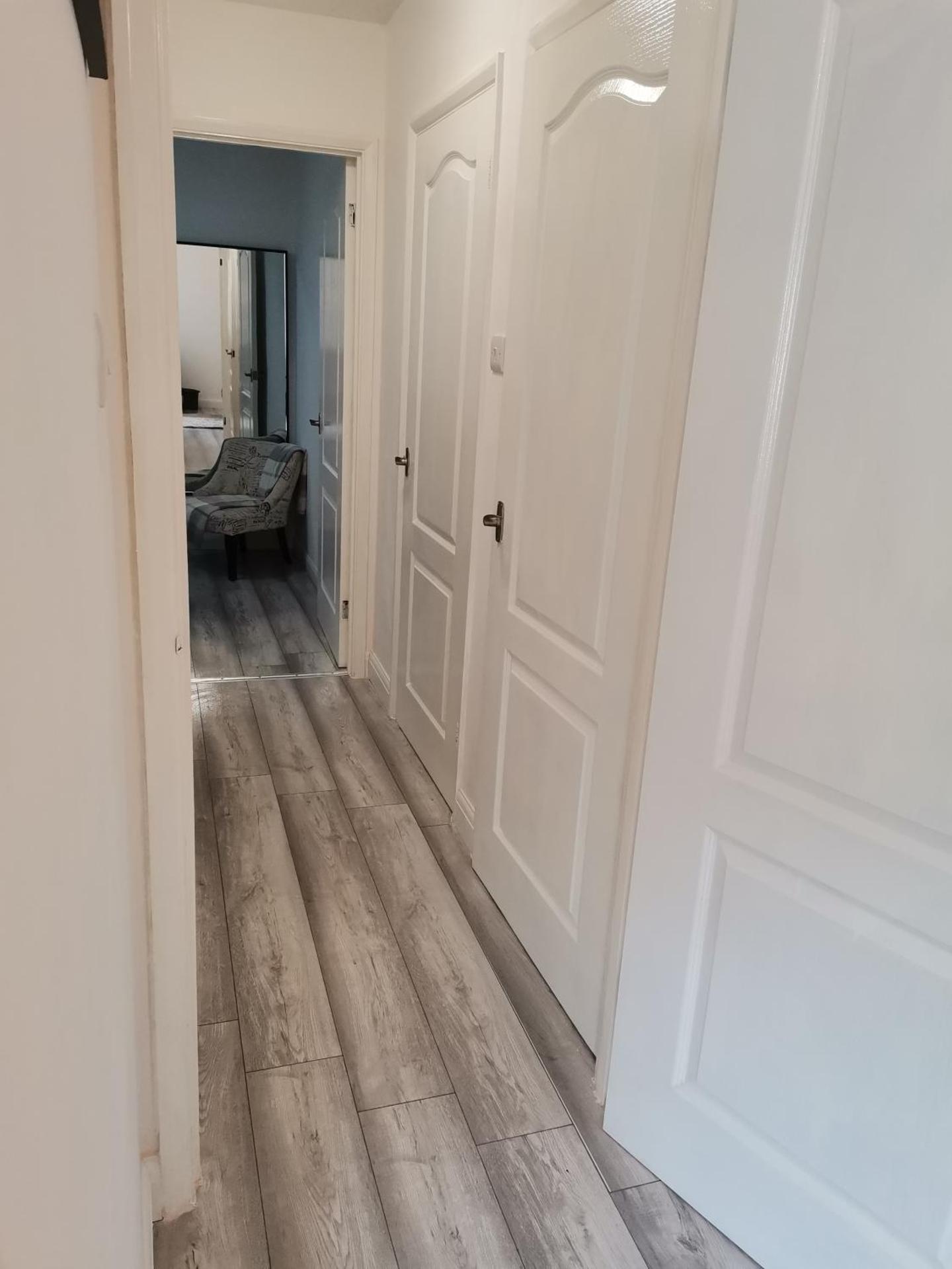 Newly Renovated Cosy 1 bed flat, 4 minutes walk to Town Centre, 3 minutes walk to the train station, Free parking, Modern, fresh and spacious living room, Netflix ready smart TV, Wifi