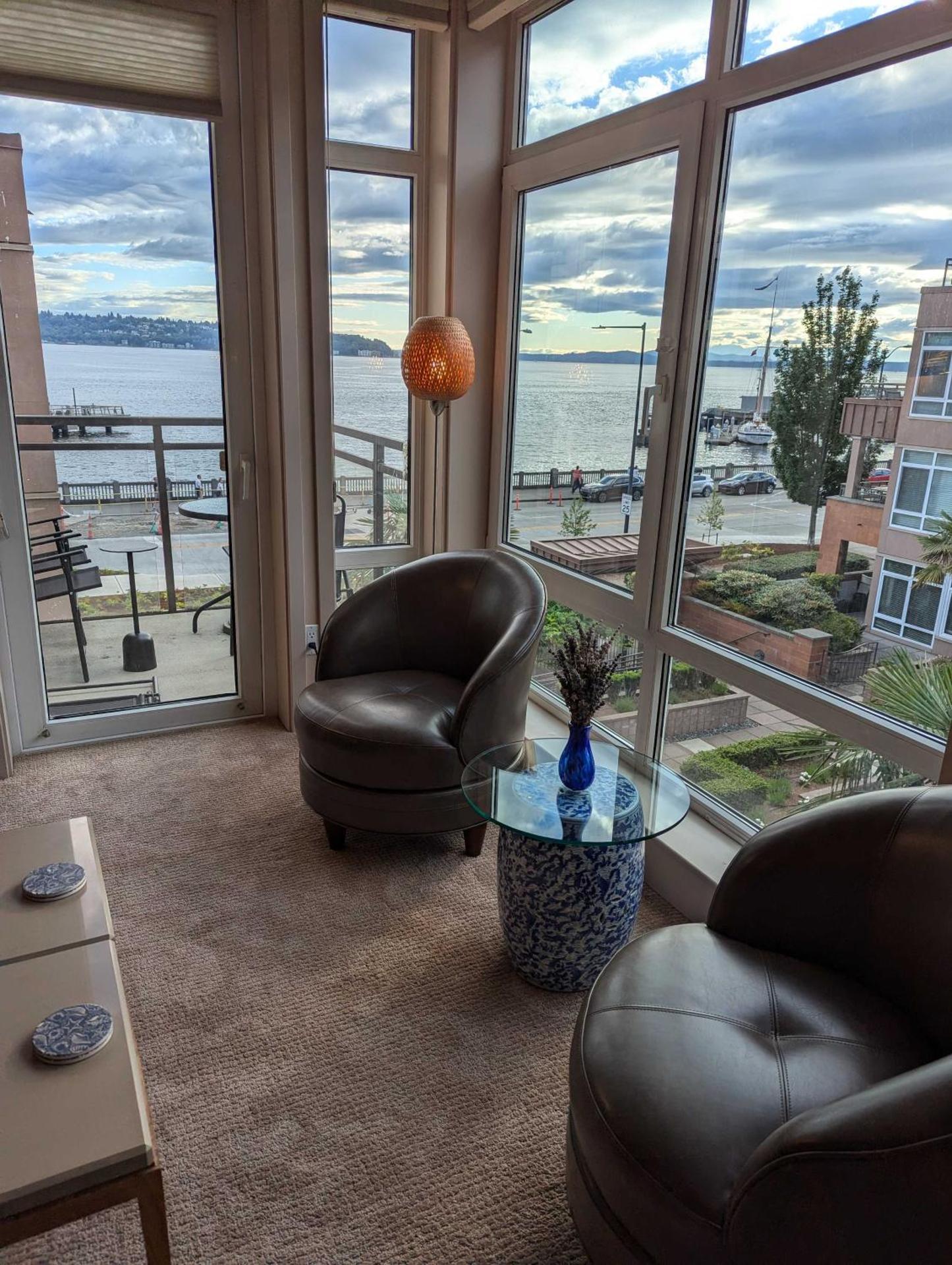New Downtown 2 Beds, 2 Baths Waterfront Alaska 335