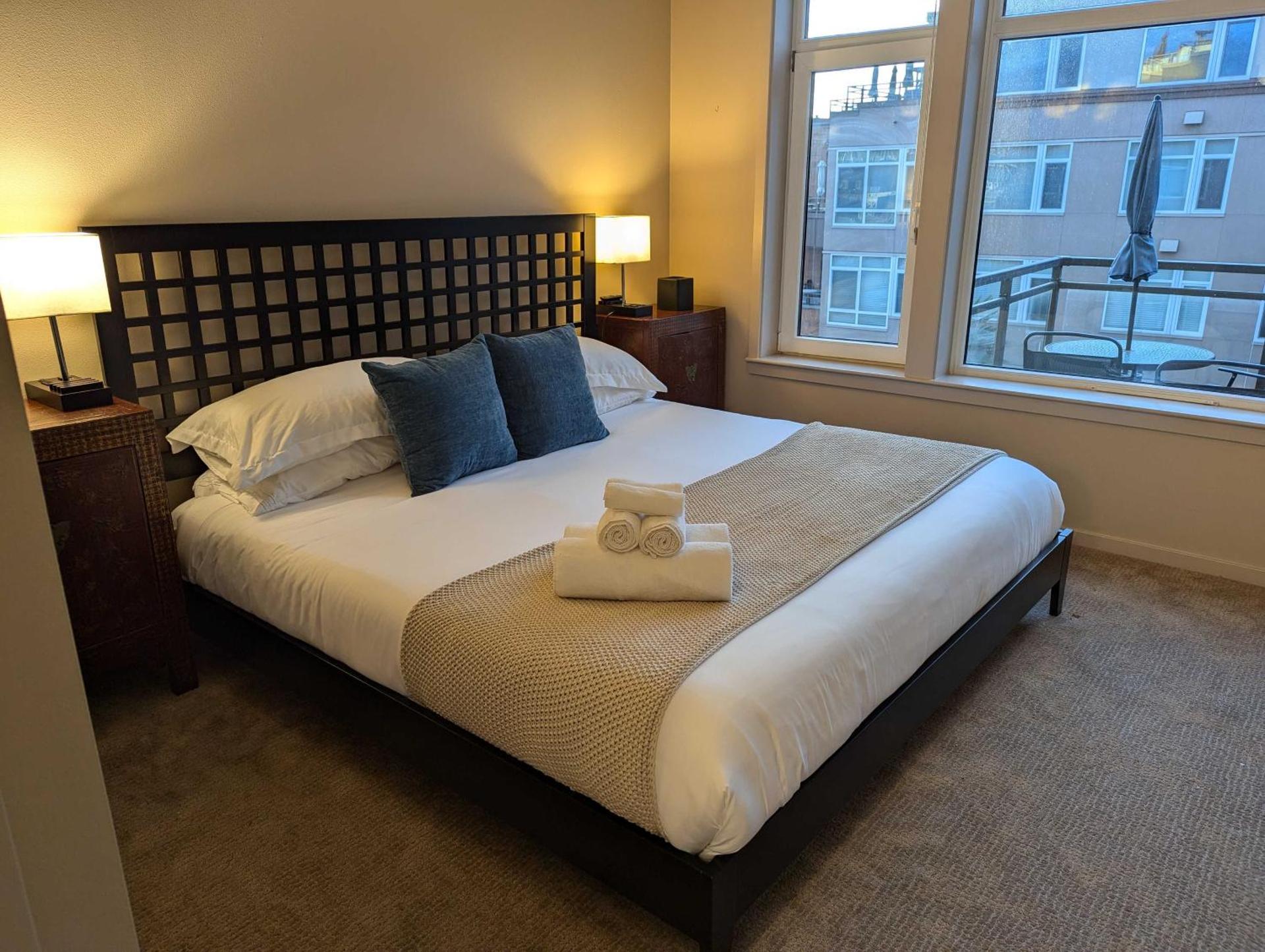 New Downtown 2 Beds, 2 Baths Waterfront Alaska 335