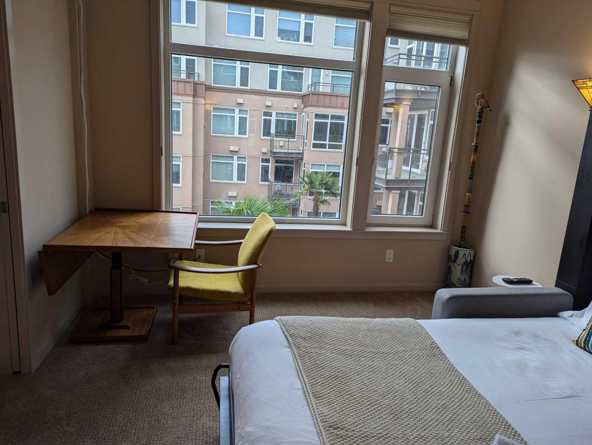 New Downtown 2 Beds, 2 Baths Waterfront Alaska 335