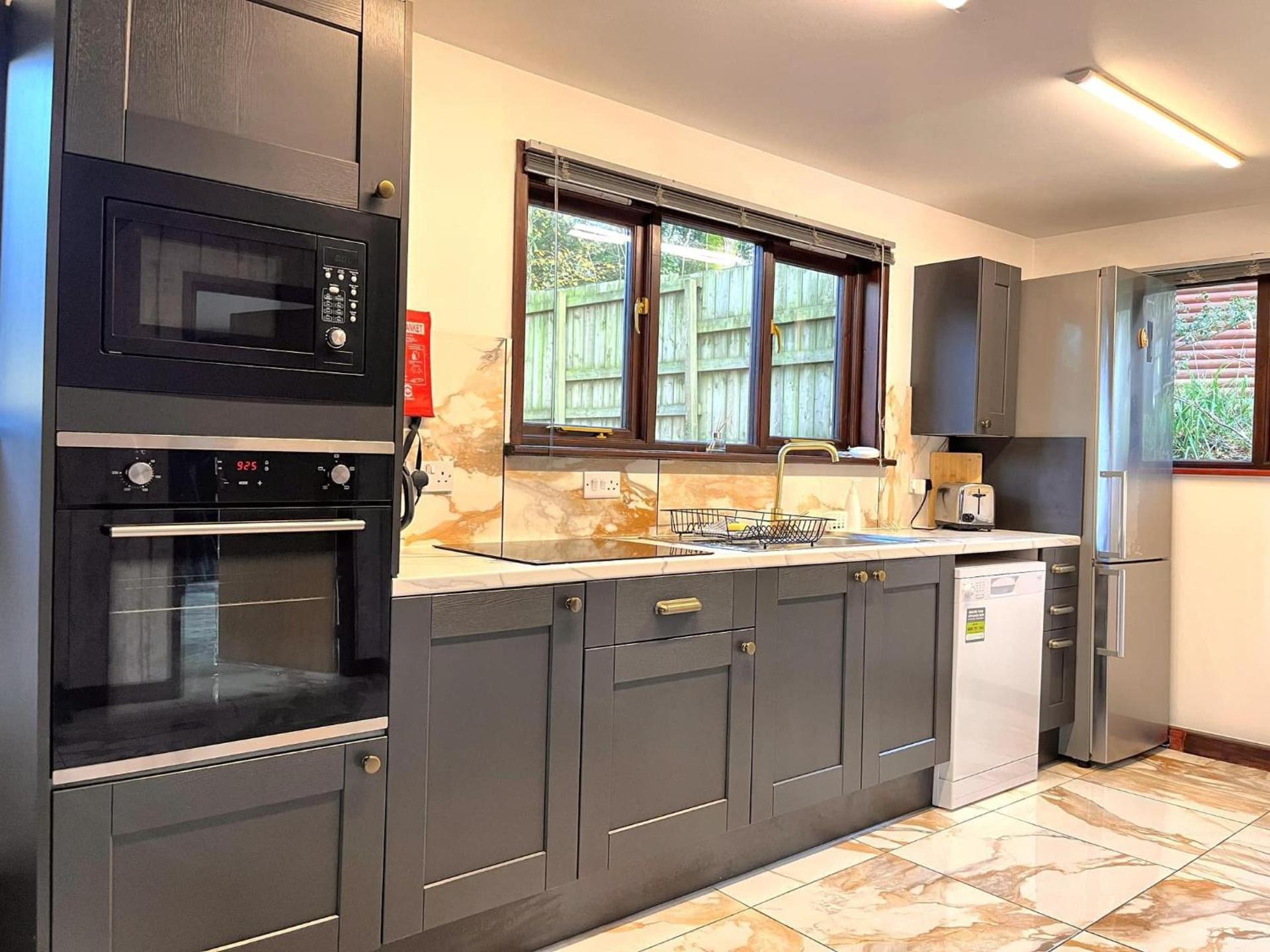 Primrose 15-Kaowood-Hot Tub-Pet friendly-Tenby