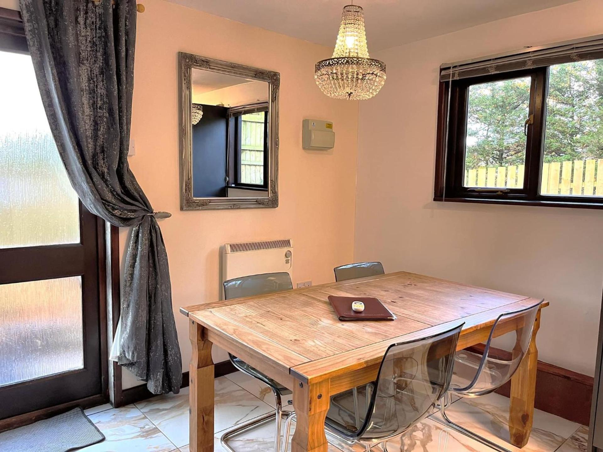 Primrose 15-Kaowood-Hot Tub-Pet friendly-Tenby