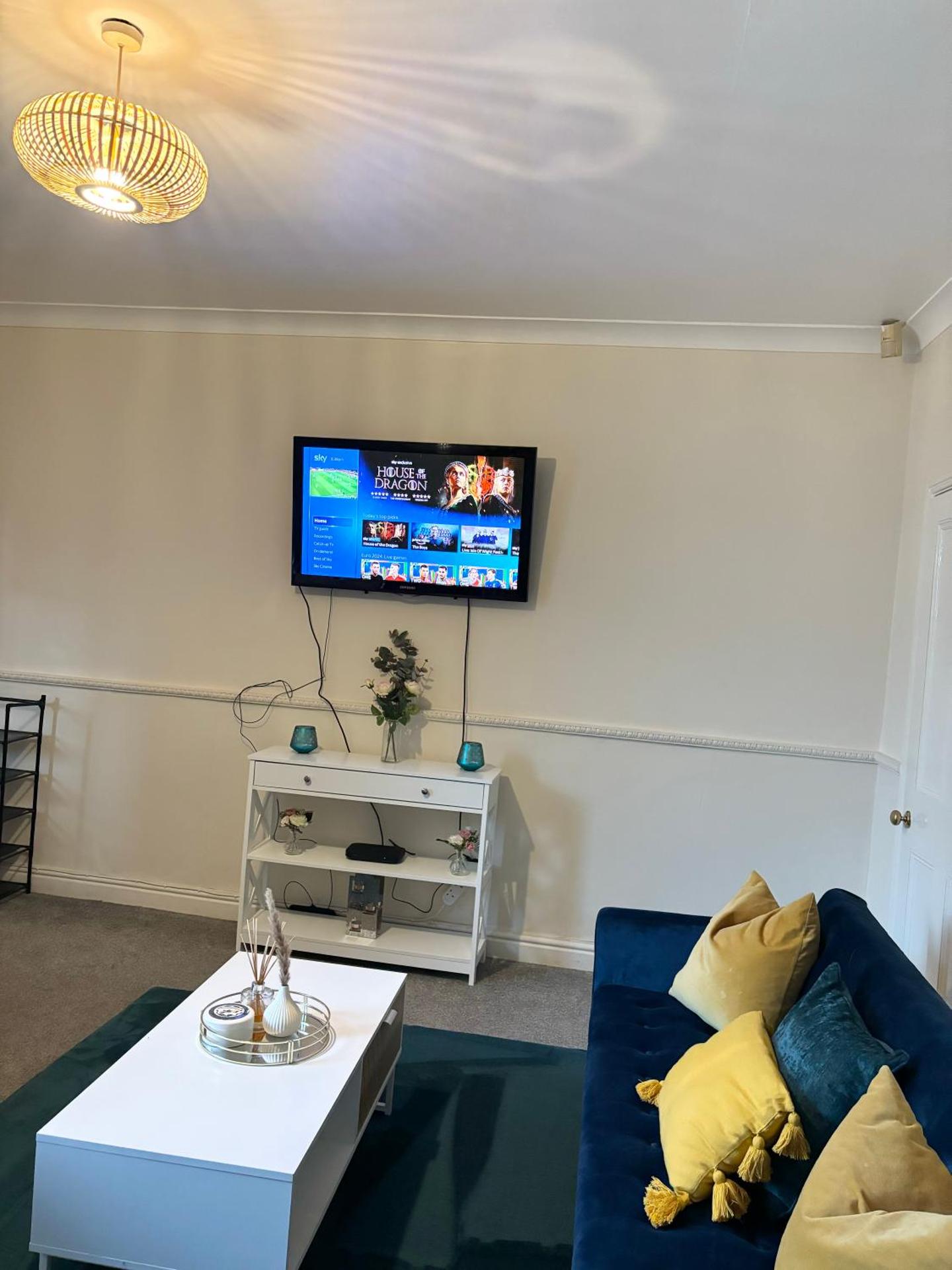 Communal lounge/ TV room