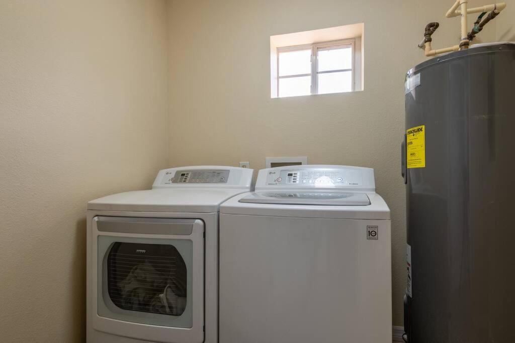 Cruise-Ready Oasis 15min to Beach & Port Canav & Huge Pool