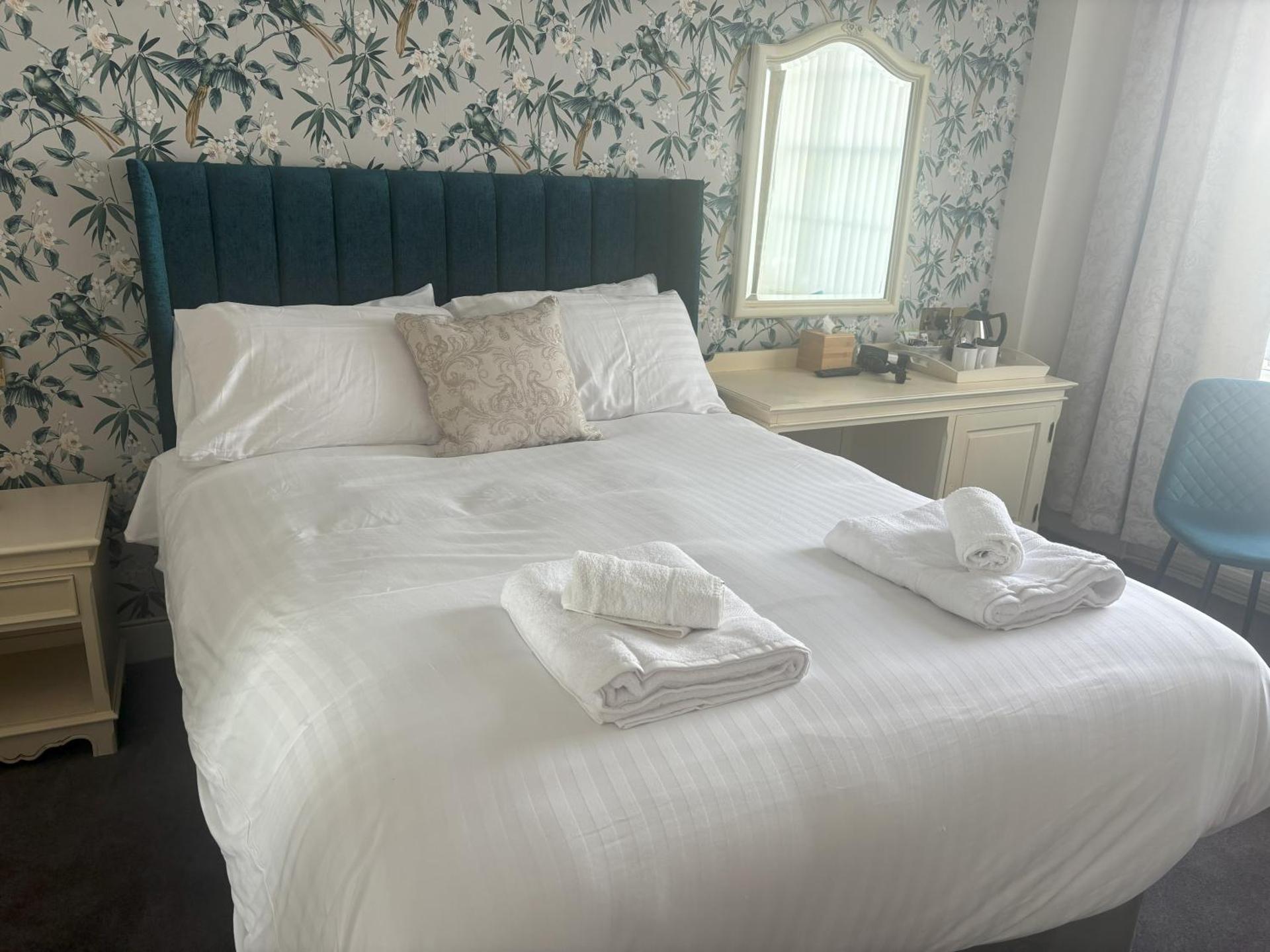 Feathers Hotel Bar and Restaurant