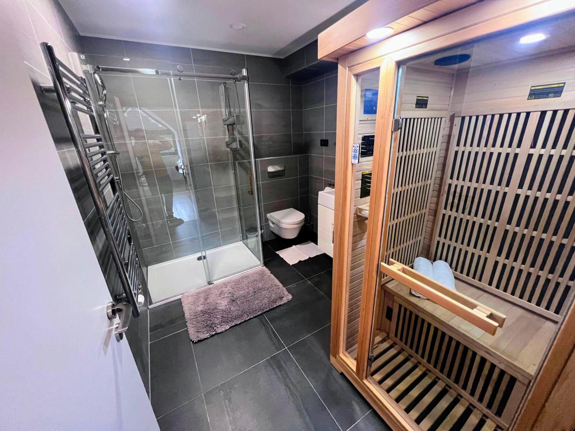 Two-Bedroom Apartment with Sauna