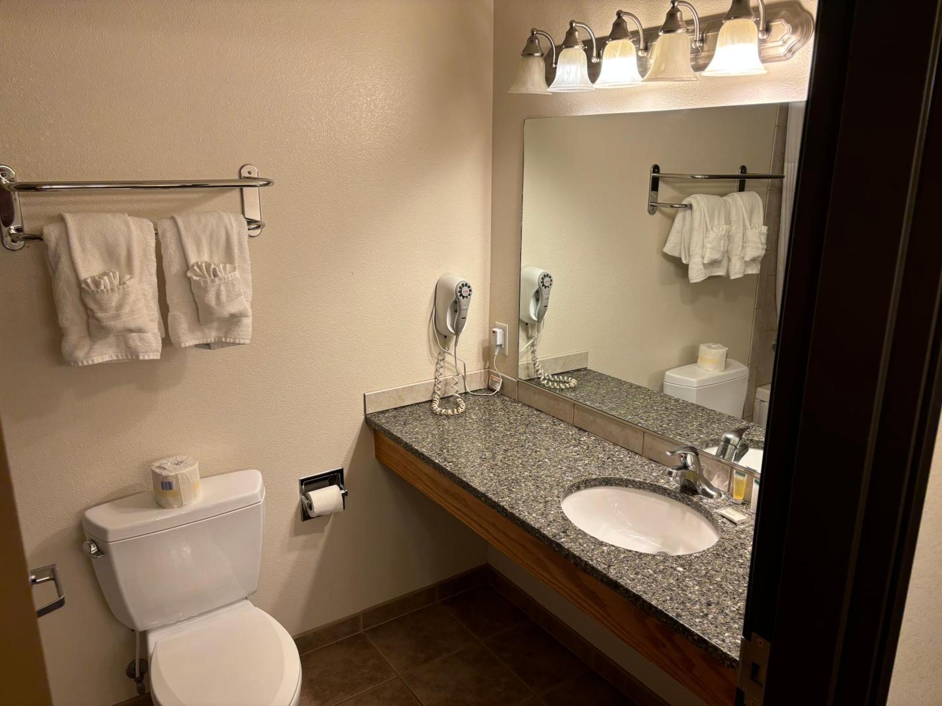 Queen Studio Suite - Non-Smoking